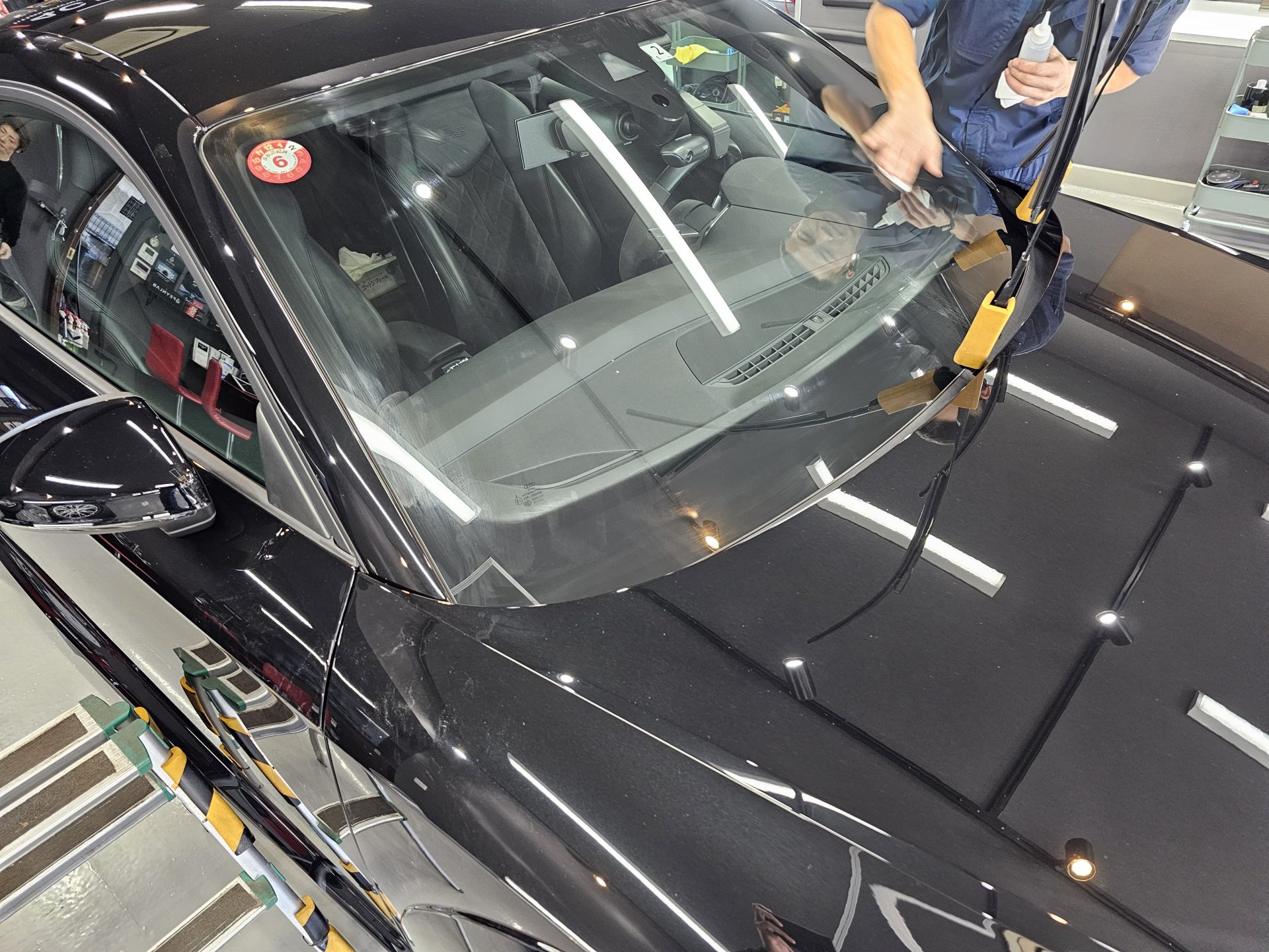 アウディTTRS スリックフロントガラスコーティング塗布