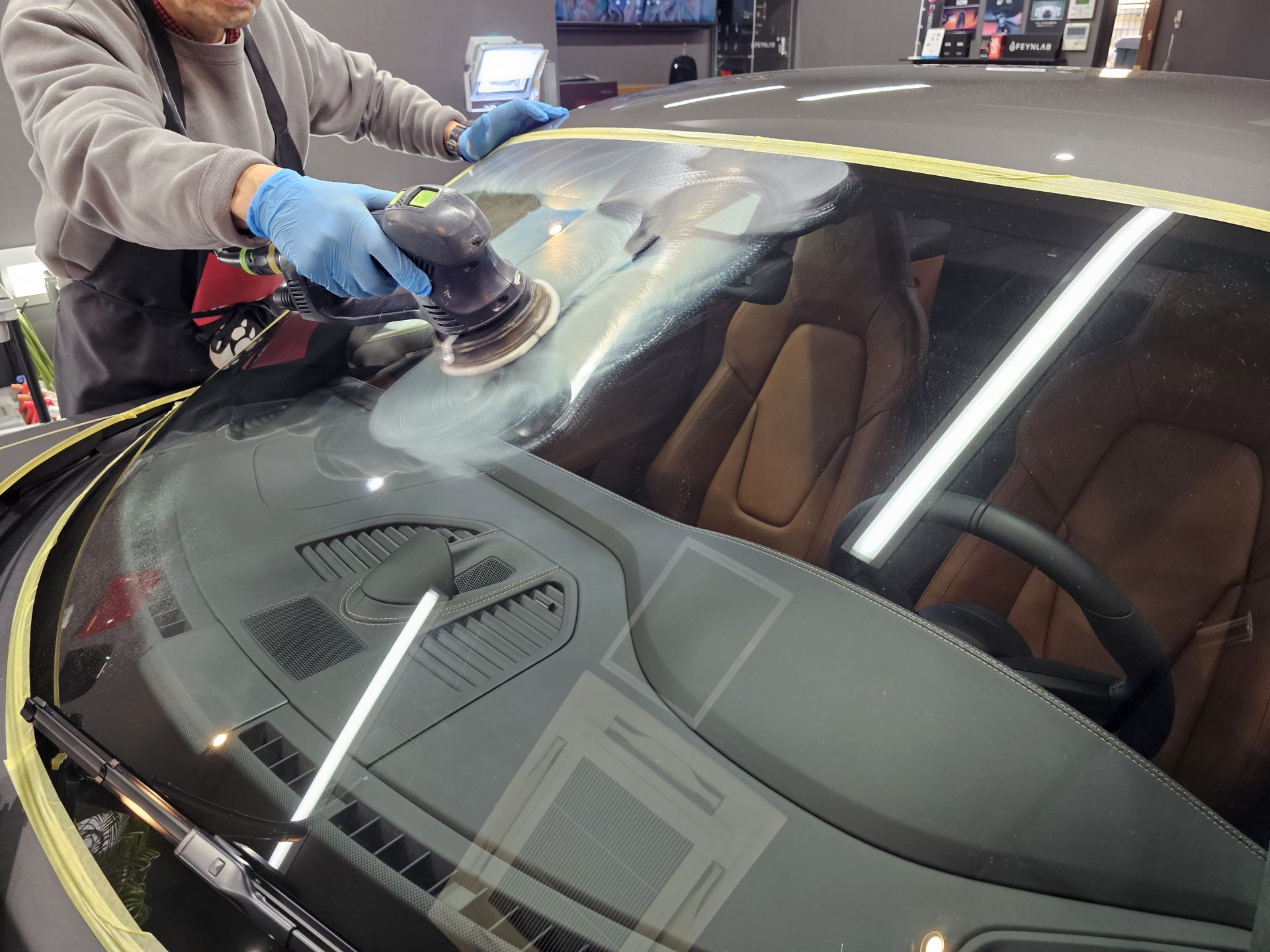 911GT3ツーリング 新車 窓ガラス下地処理