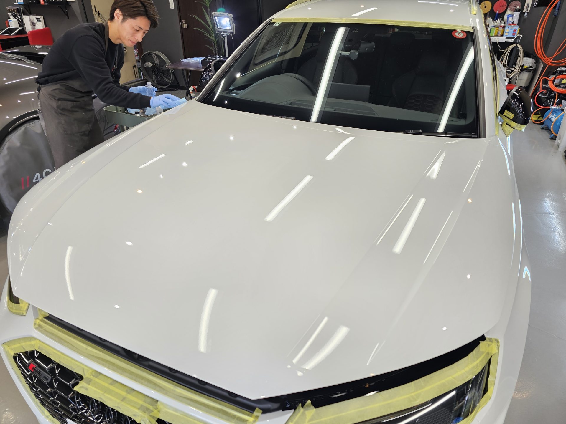 アウディRS4アバント 新車 ファインラボヒールプラス塗布