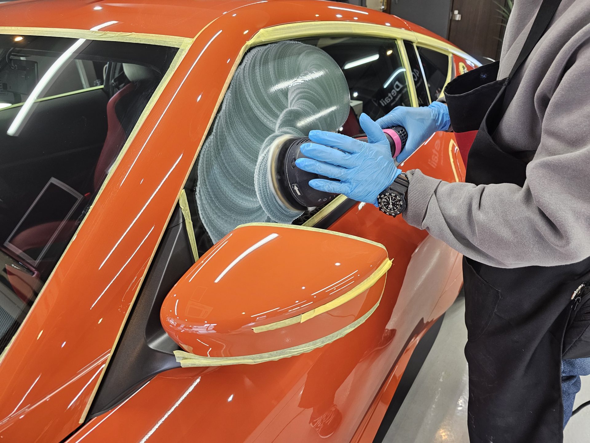 新型日産フェアレディZ 新車 窓ガラス磨き
