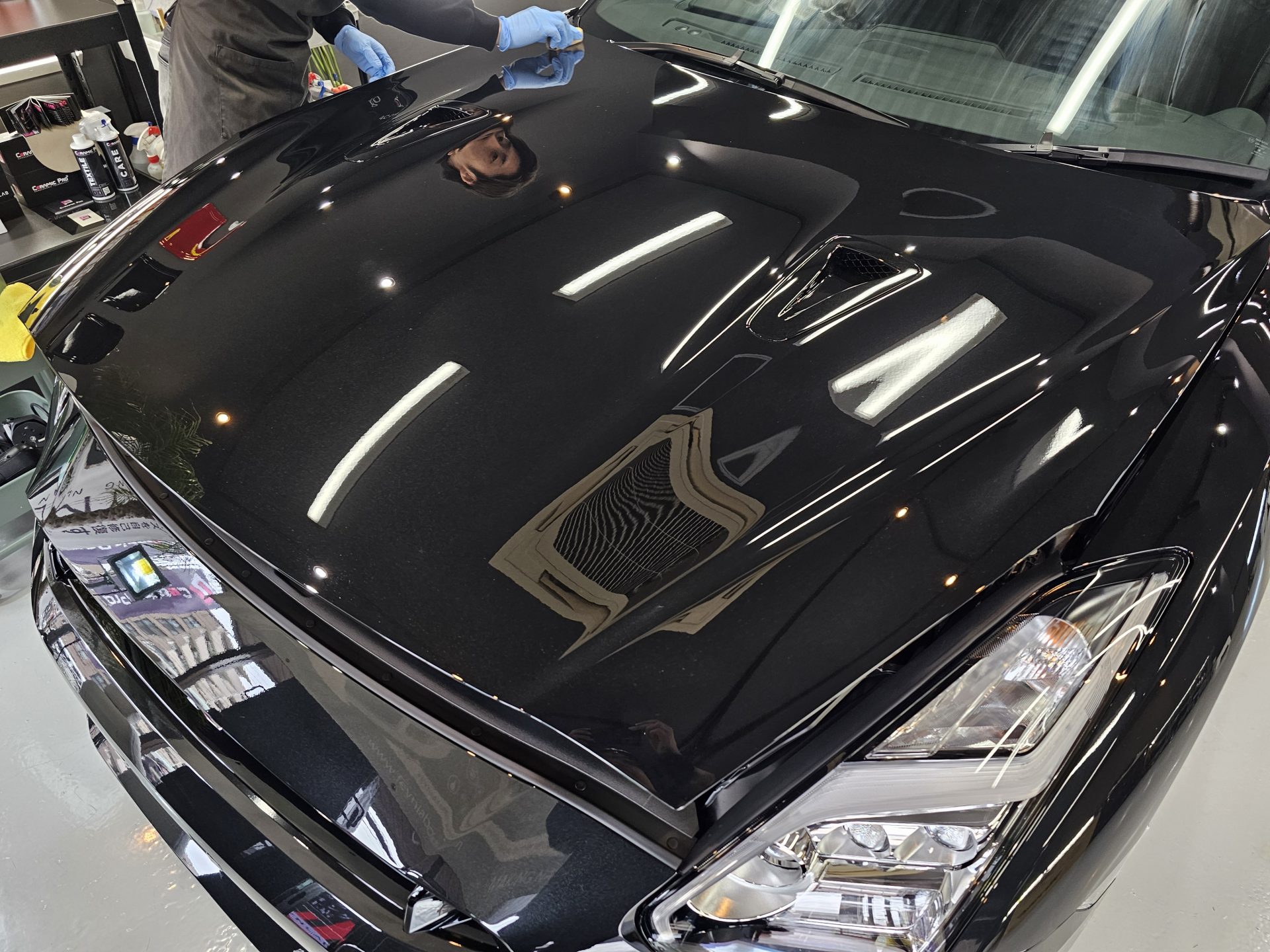 日産GTR R35 新車 GTECHNIQ CRYSTAL SERUM ULTTRA塗布