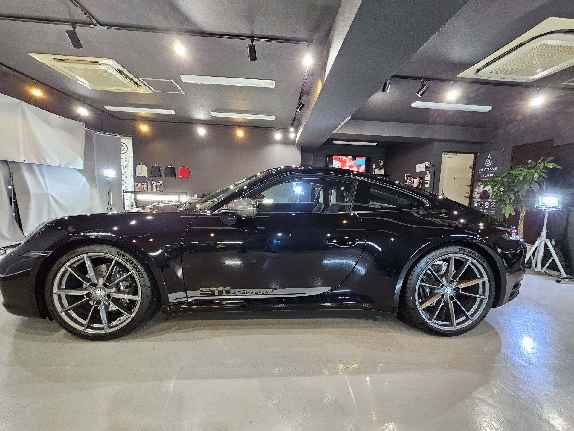 ポルシェ911カレラT(992.2)新車 FEYNLABヒールライトセラミックボディコーティング