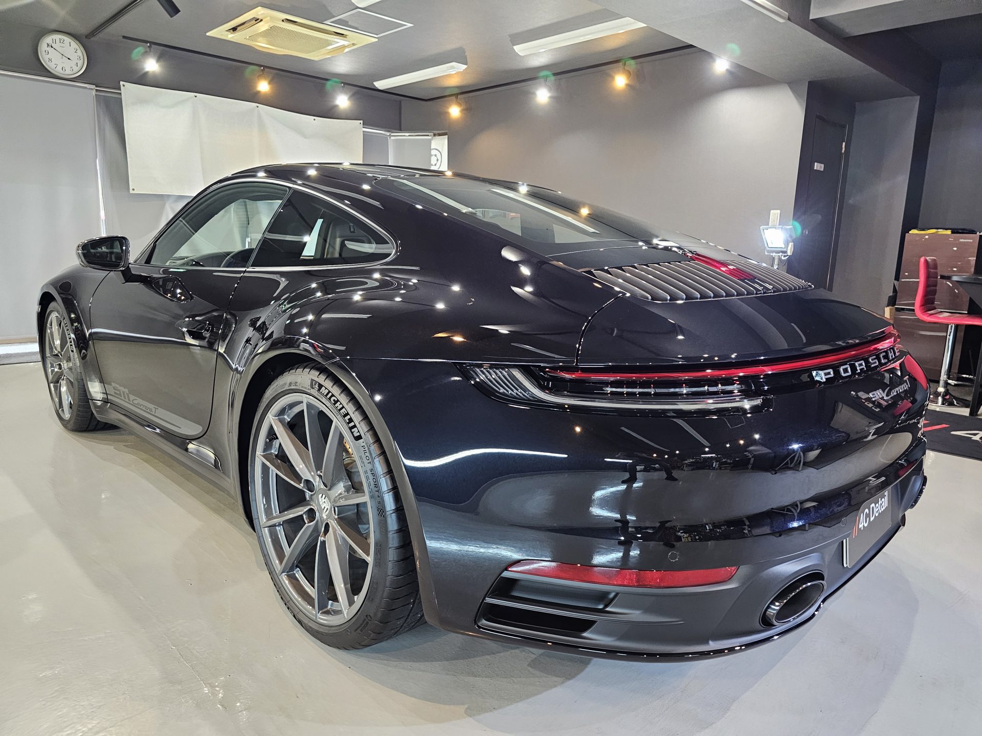 ポルシェ911カレラT(992.2)新車 ファインラボヒールライトセラミックコーティング