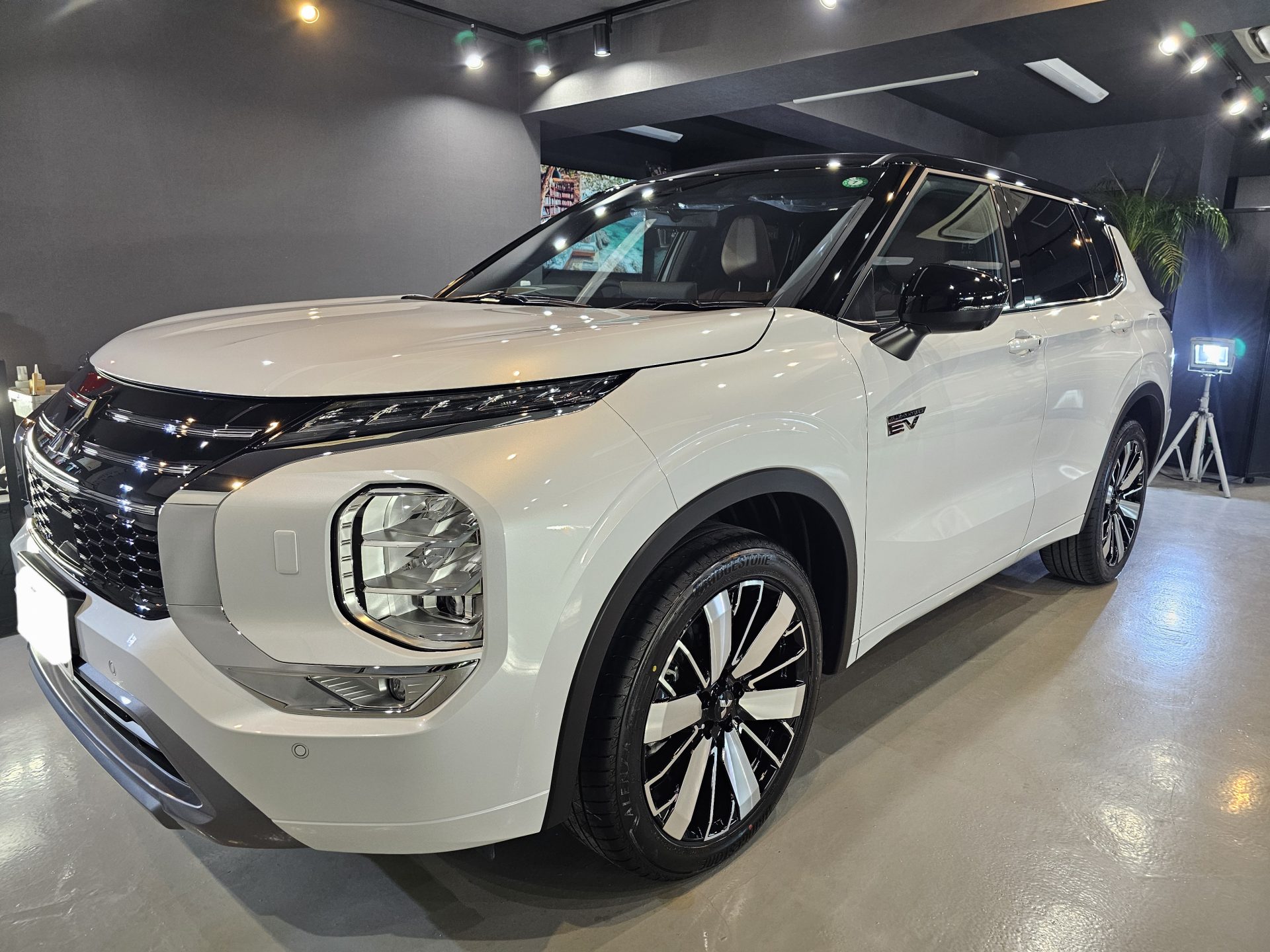 新車 三菱アウトランダーPHEV 4Cプレミアムガラスコーティング他内外装フルコーティング 東京都武蔵村山市