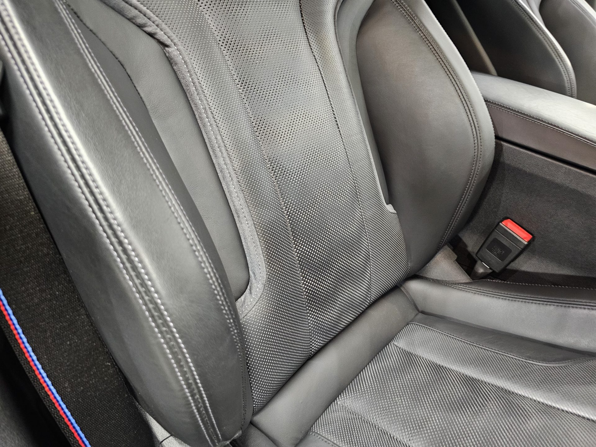 2021BMW M3コンペティション サンパウロイエロー シート汚れ
