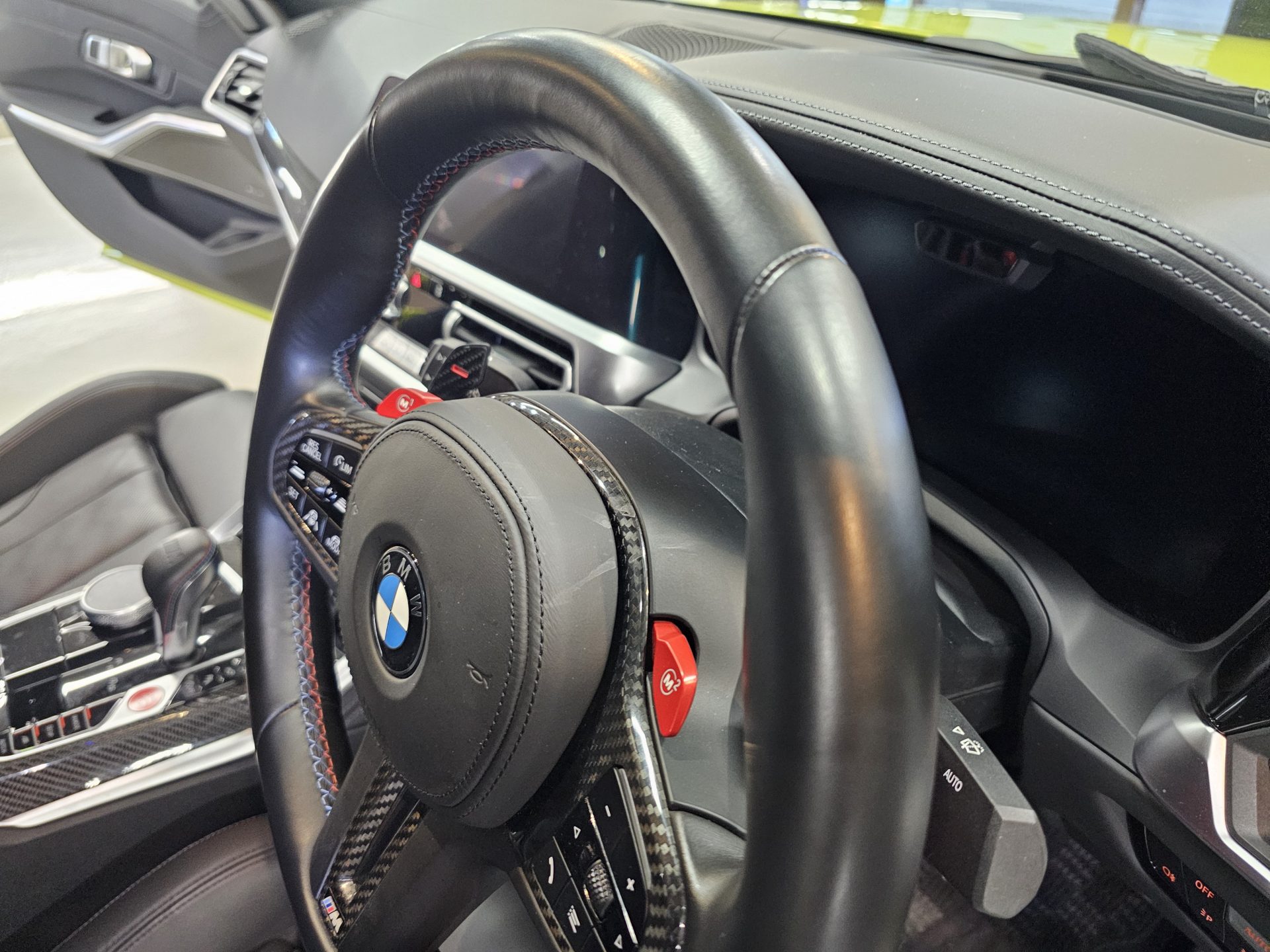 2021BMW M3コンペティション サンパウロイエロー ハンドル汚れ