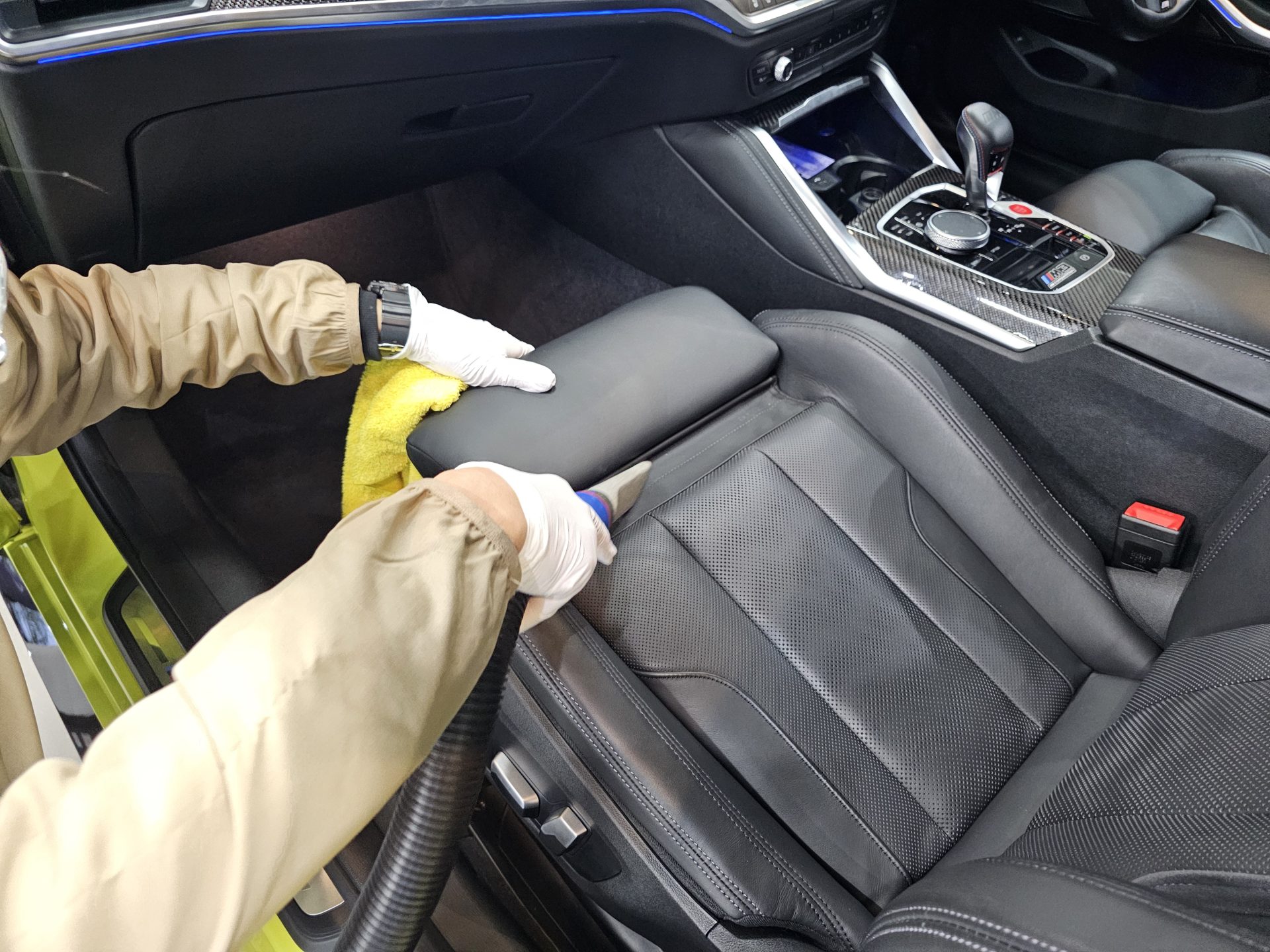 2021BMW M3コンペティション サンパウロイエロー 内装クリーニング