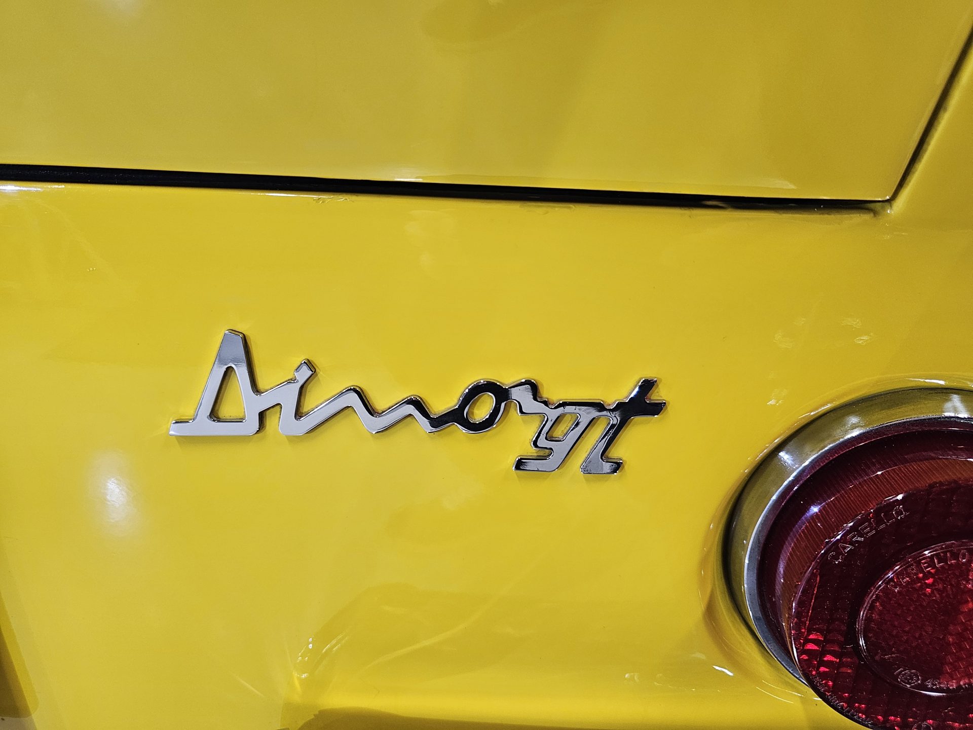 フェラーリディーノ246GT エンブレムクリーニング