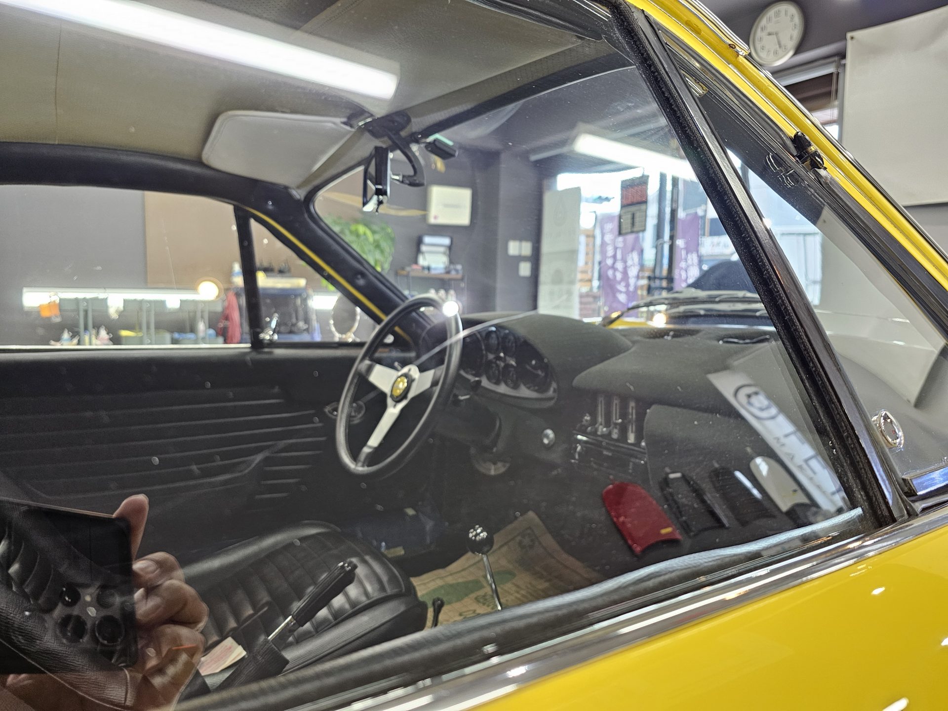 フェラーリディーノ246GT サイドガラス傷