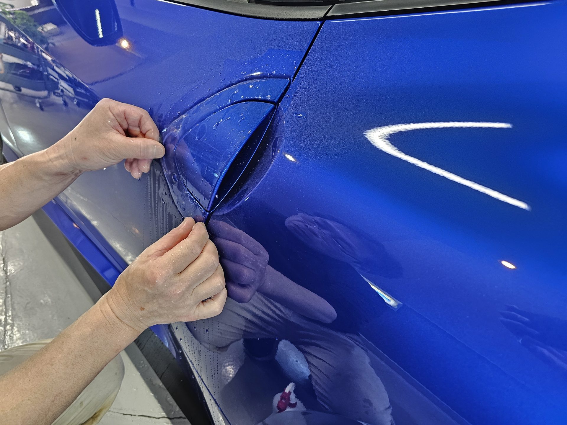 新車フェアレディZ ワンガンブルー ドアカッププロテクションフィルム