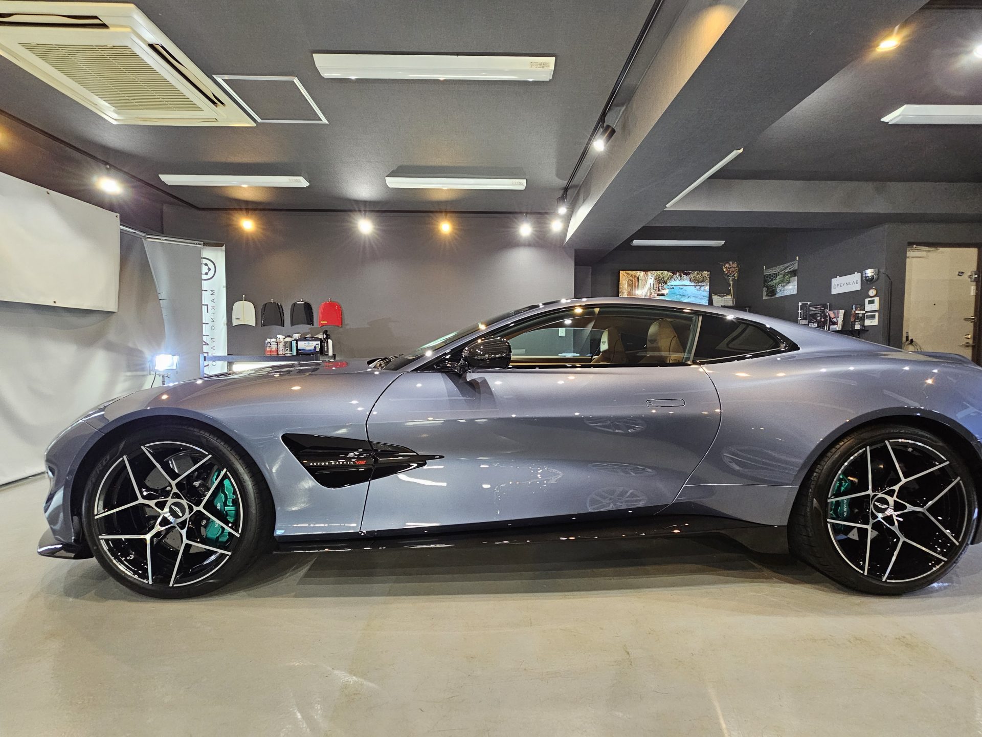 アストンマーティンヴァンキッシュ AstonMartin Vanquish 新車 FEYNLAB HEALPLUSセラミック艶
