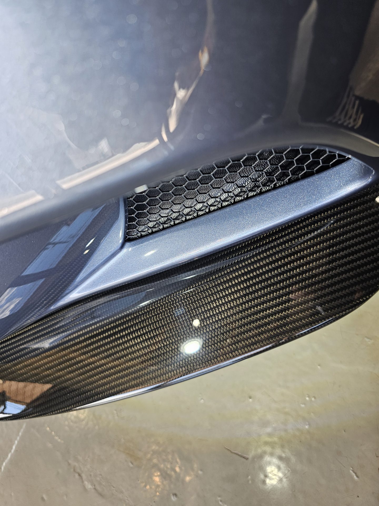 アストンマーティンヴァンキッシュ AstonMartin Vanquish 新車 カーボン薄傷