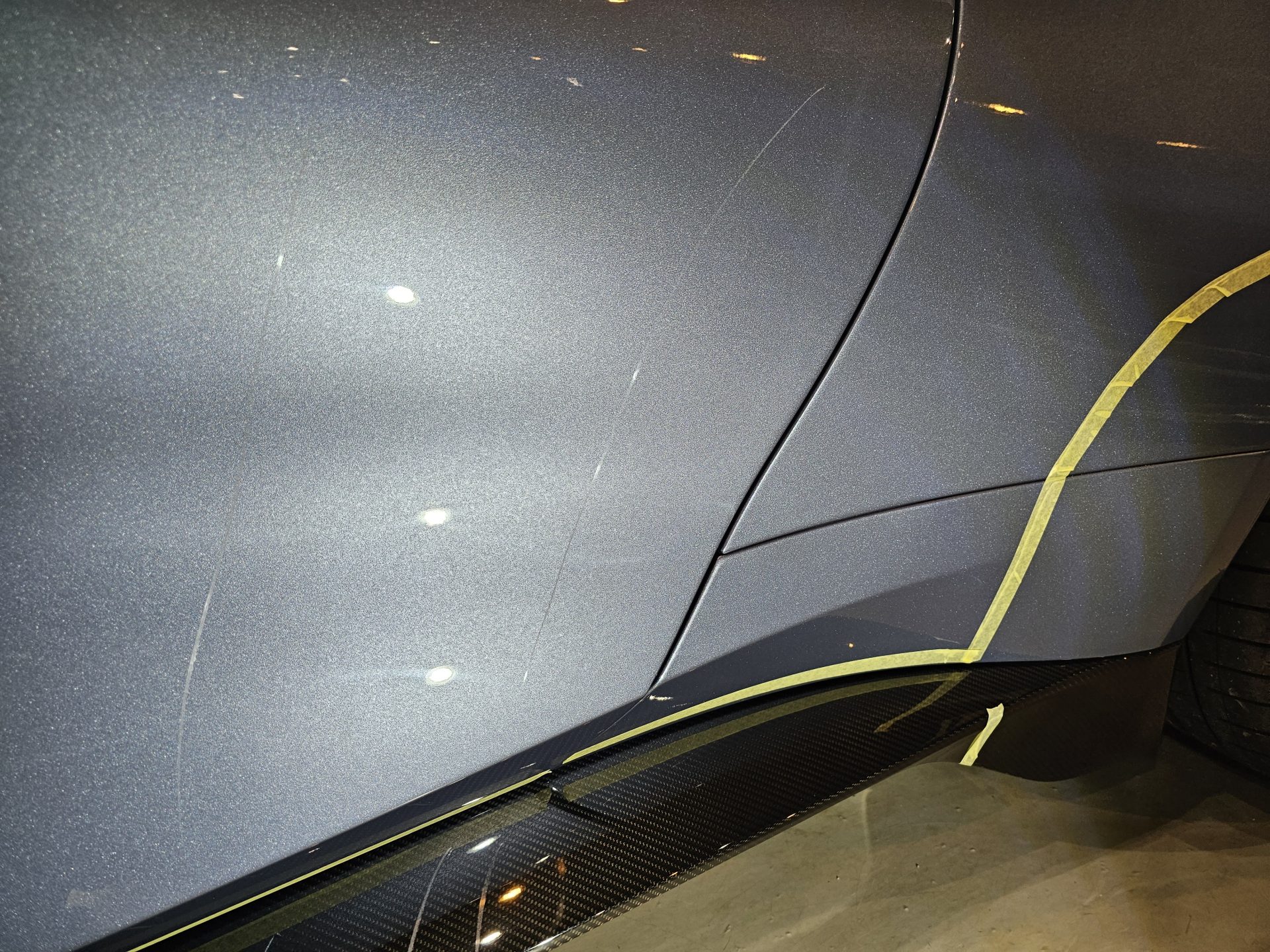 アストンマーティンヴァンキッシュ AstonMartin Vanquish 新車 ドアバフ目
