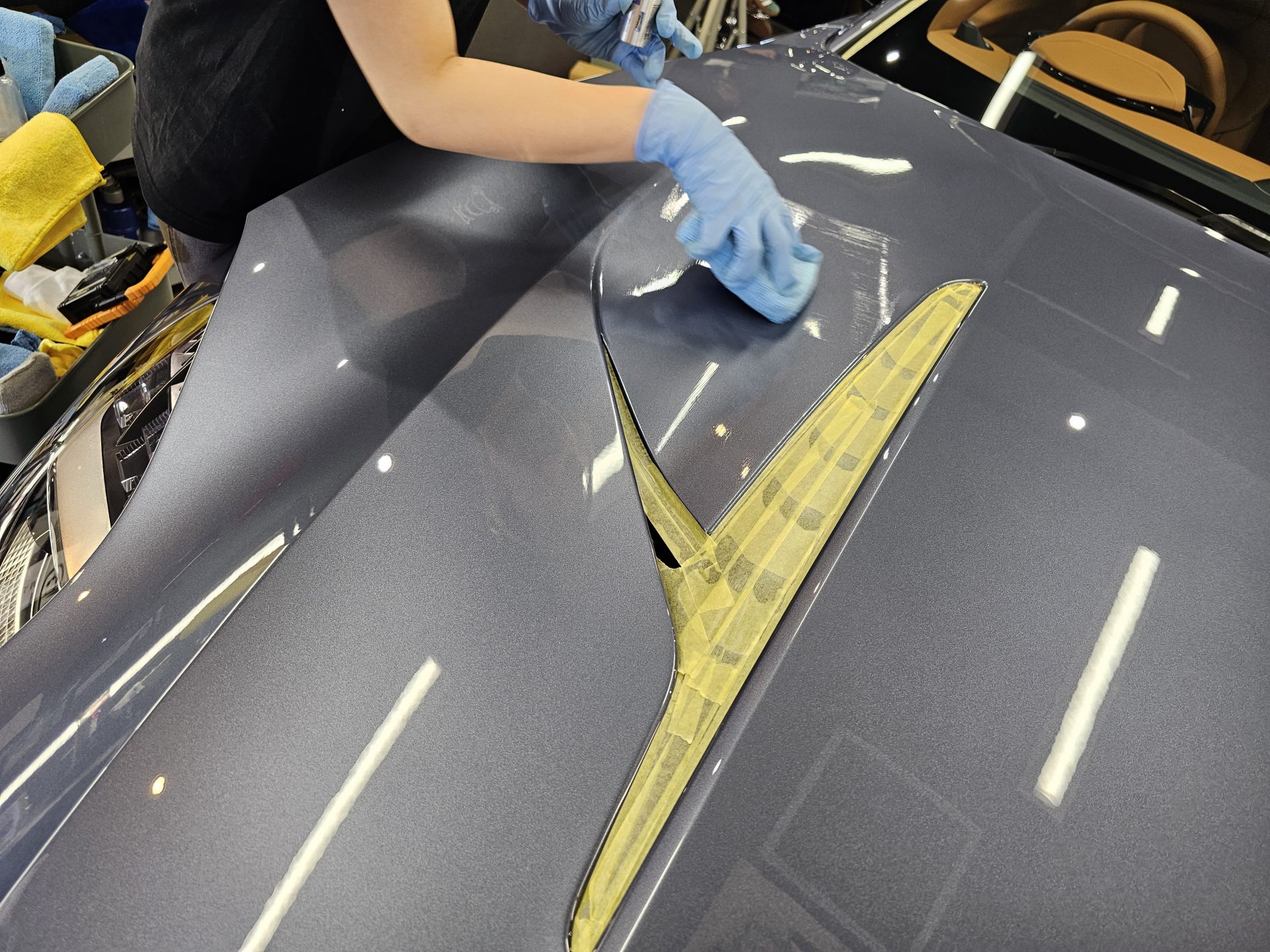 アストンマーティンヴァンキッシュ AstonMartin Vanquish 新車 ファインラボヒールプラス施工風景