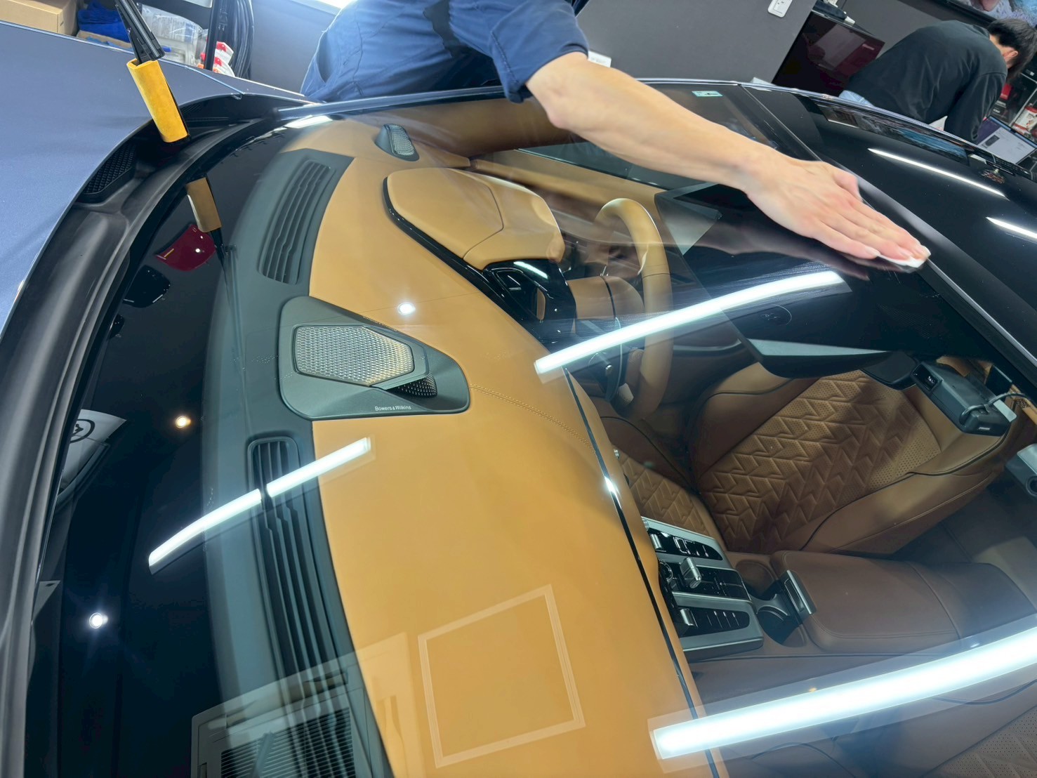アストンマーティンヴァンキッシュ AstonMartin Vanquish 新車 フロントガラスコーティング塗布