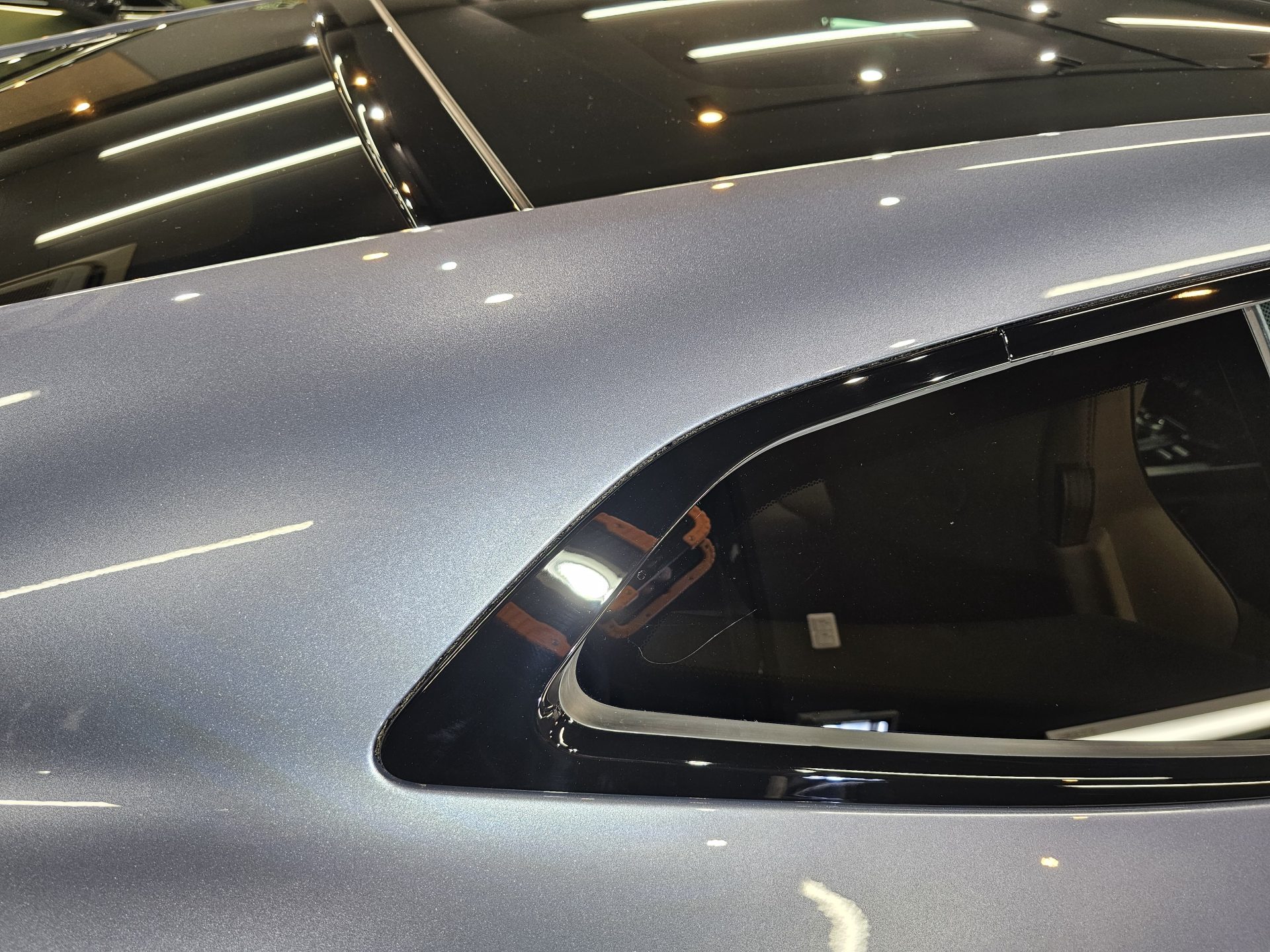 アストンマーティンヴァンキッシュ AstonMartin Vanquish 新車 モールバフ目除去