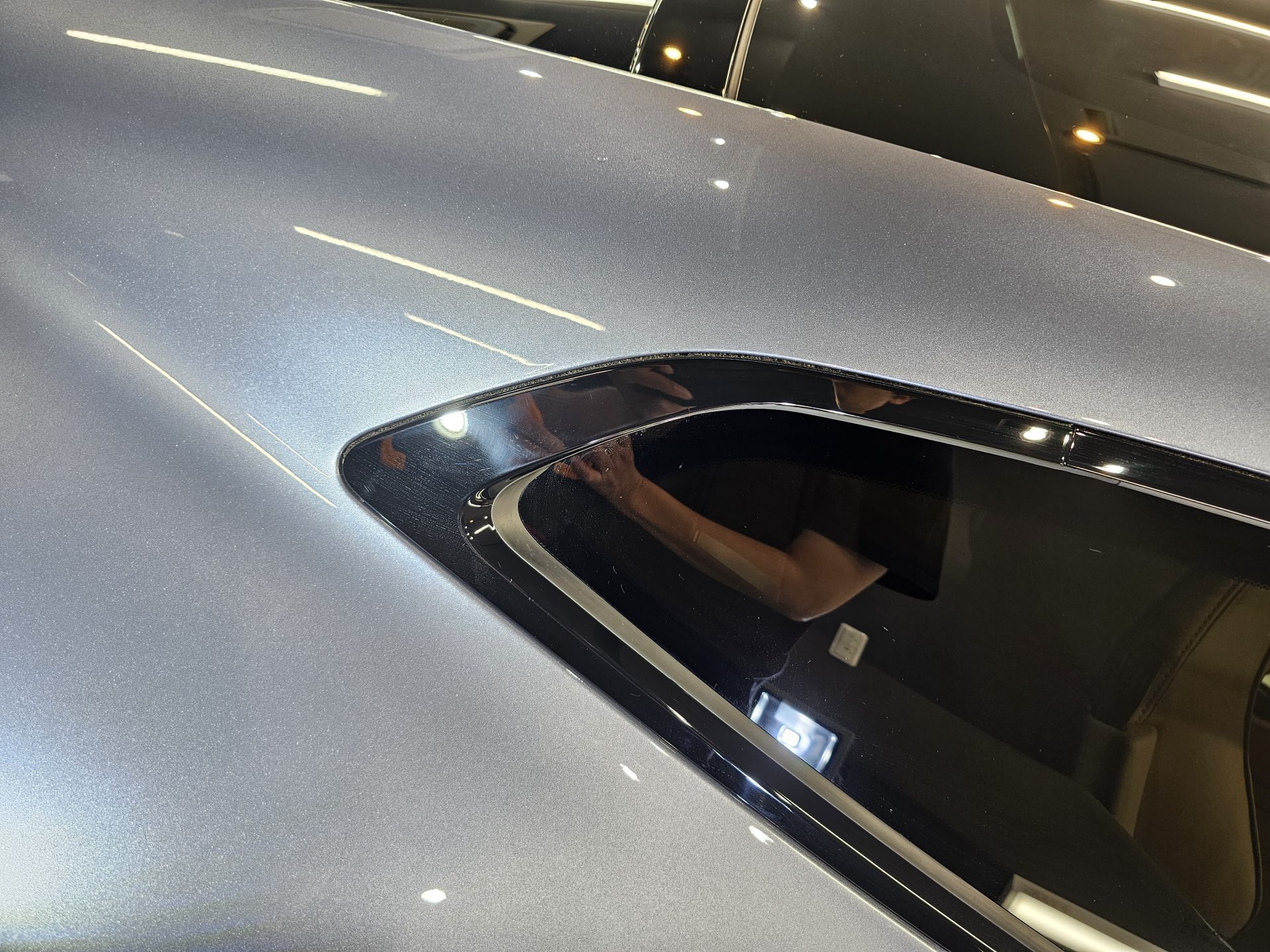 アストンマーティンヴァンキッシュ AstonMartin Vanquish 新車 モール磨き傷
