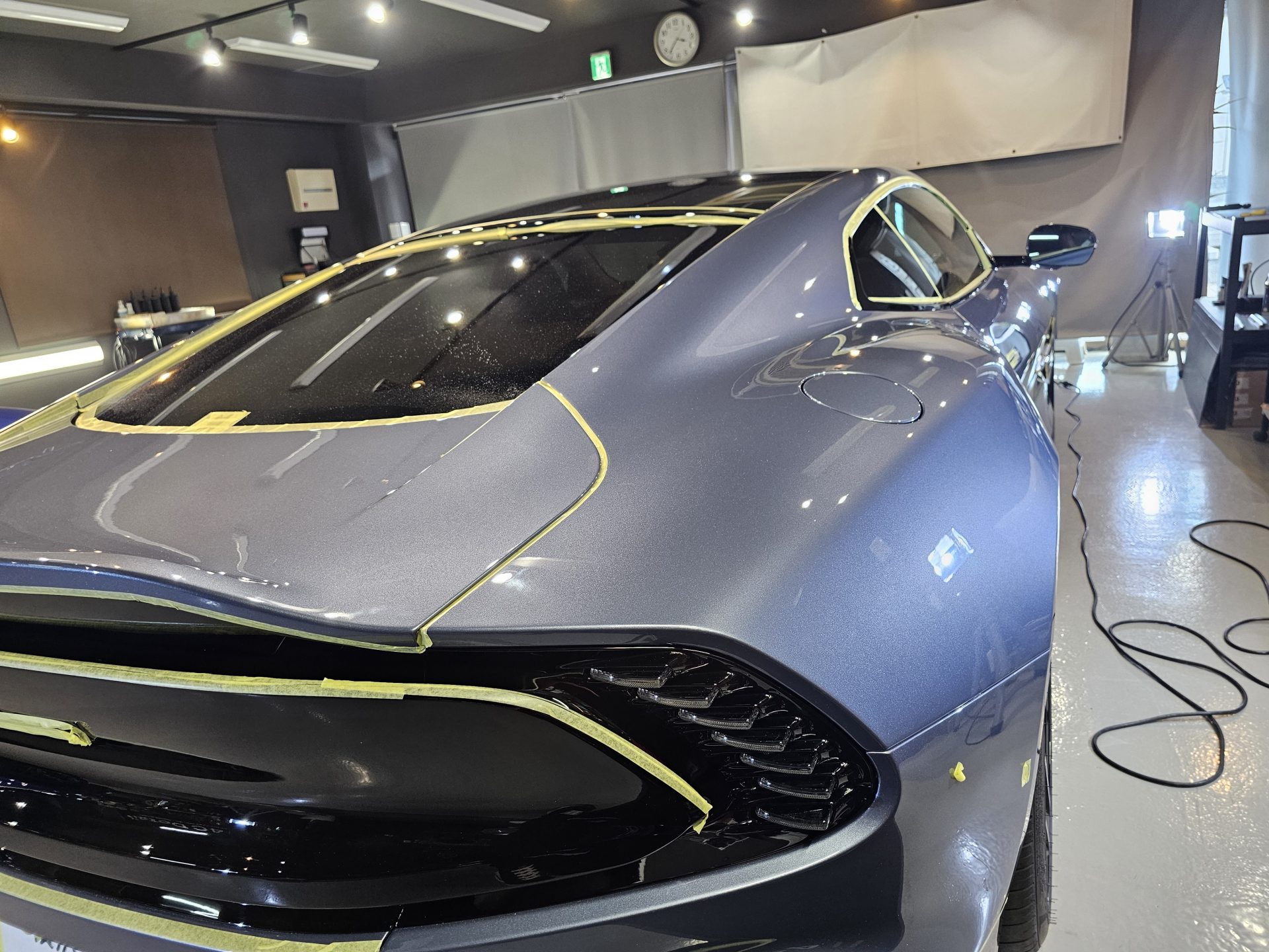 アストンマーティンヴァンキッシュ AstonMartin Vanquish 新車 磨き準備