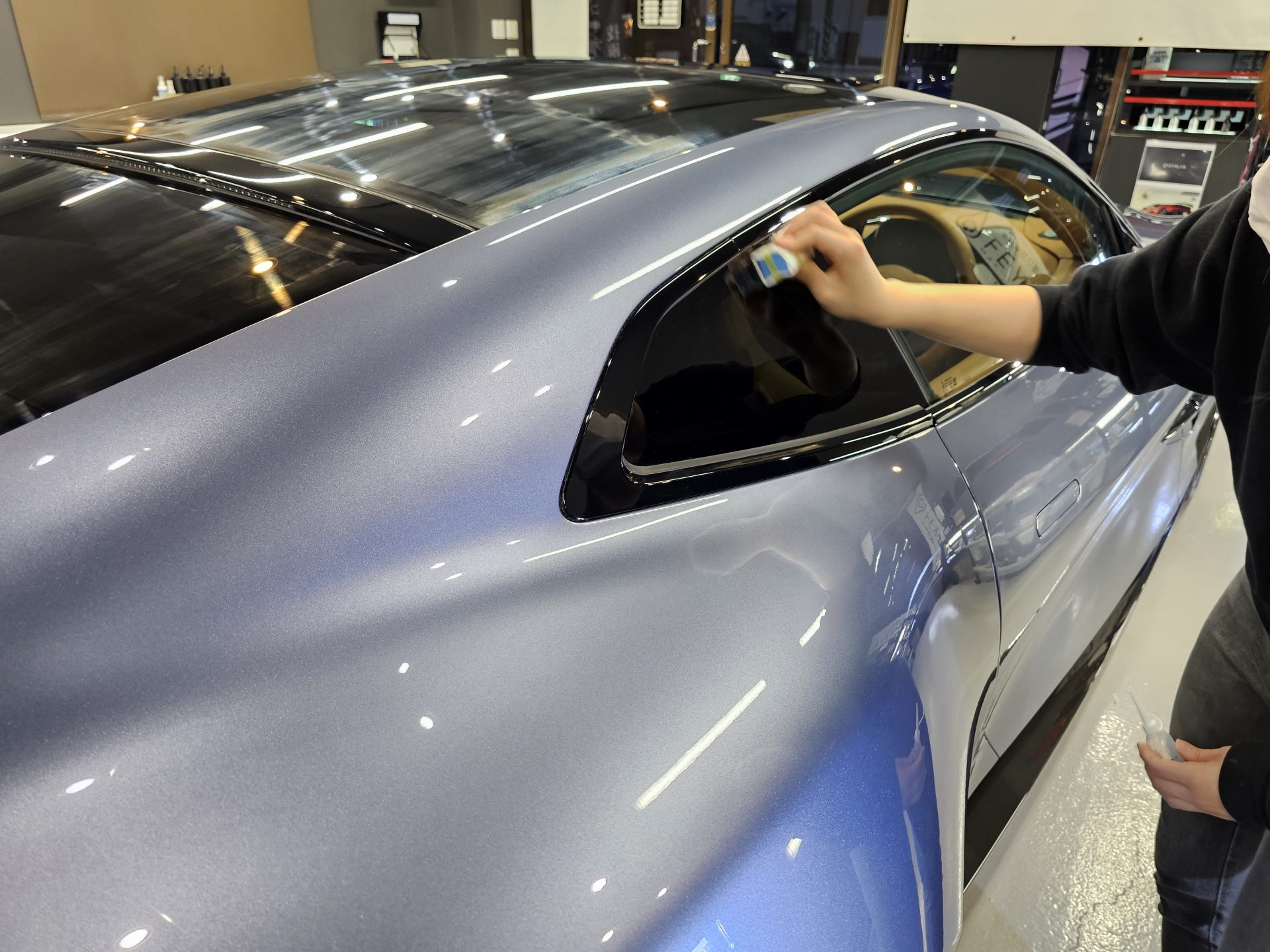 アストンマーティンヴァンキッシュ AstonMartin Vanquish 新車 窓ガラス全面コーティング
