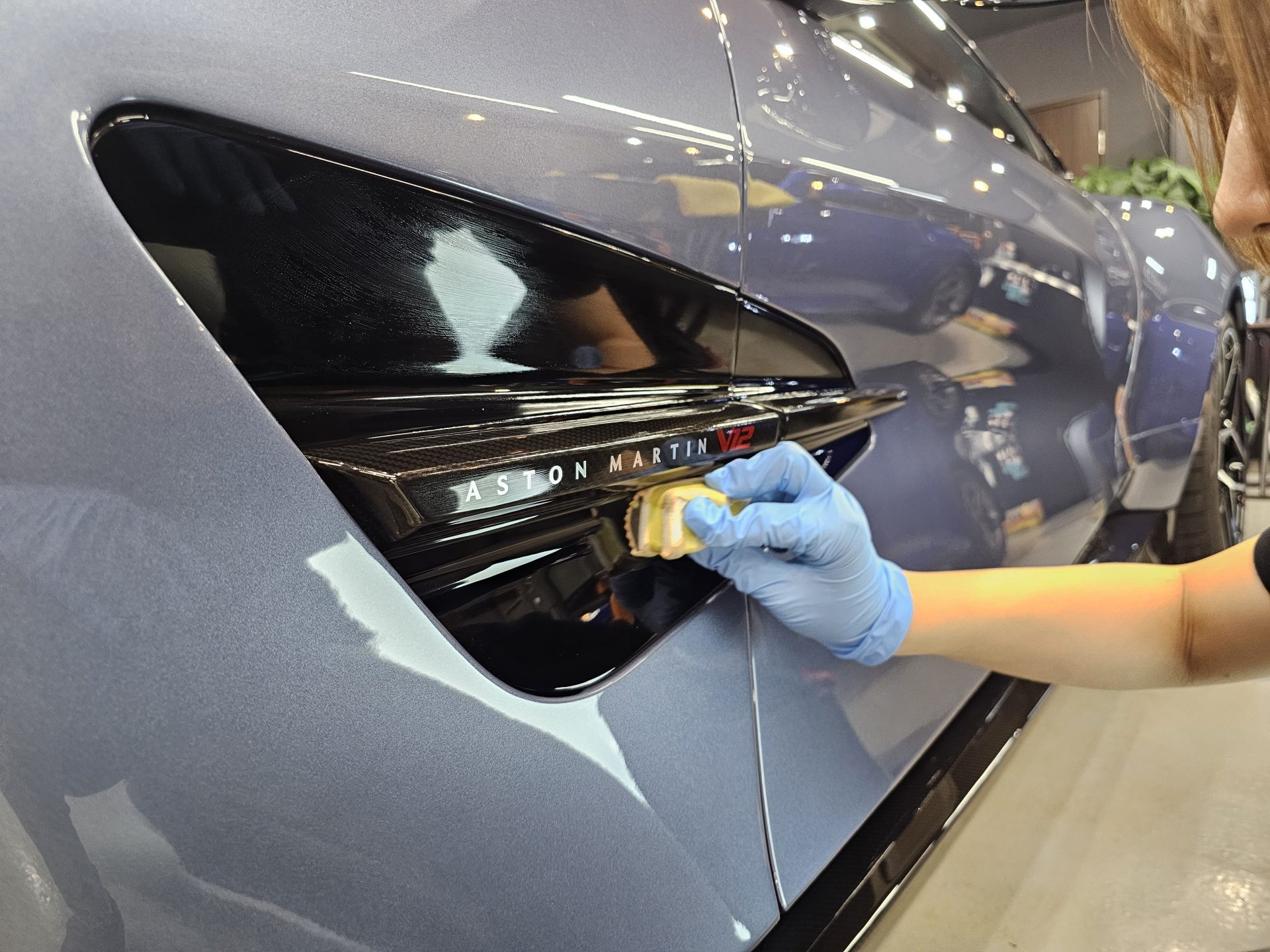 アストンマーティンヴァンキッシュ AstonMartin Vanquish 新車 細部までコーティング