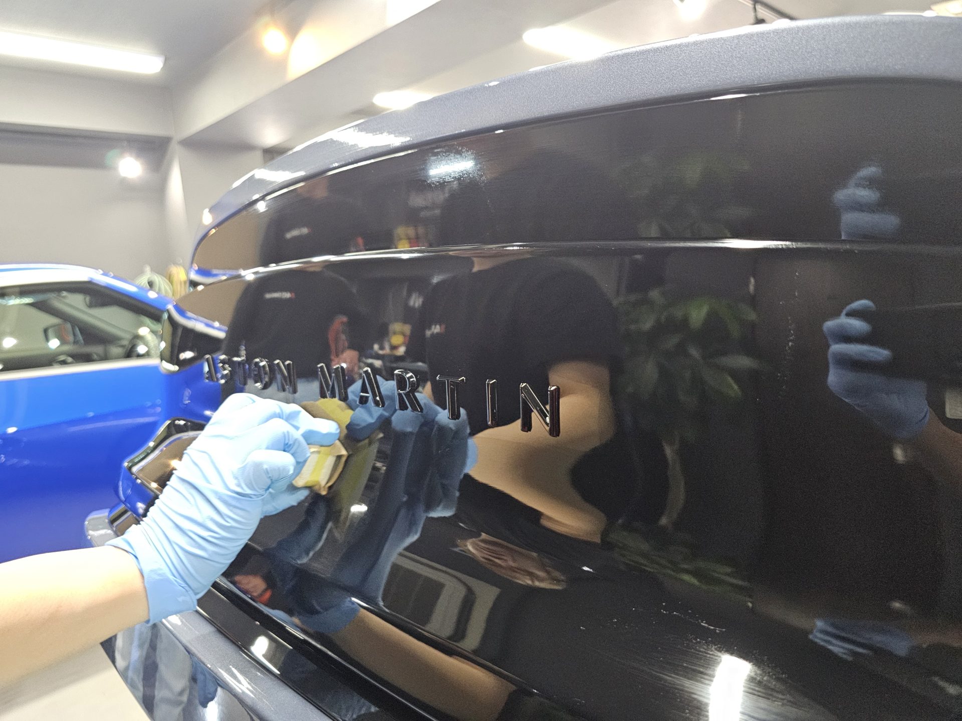 アストンマーティンヴァンキッシュ AstonMartin Vanquish 新車 繊細なパーツもコーティング