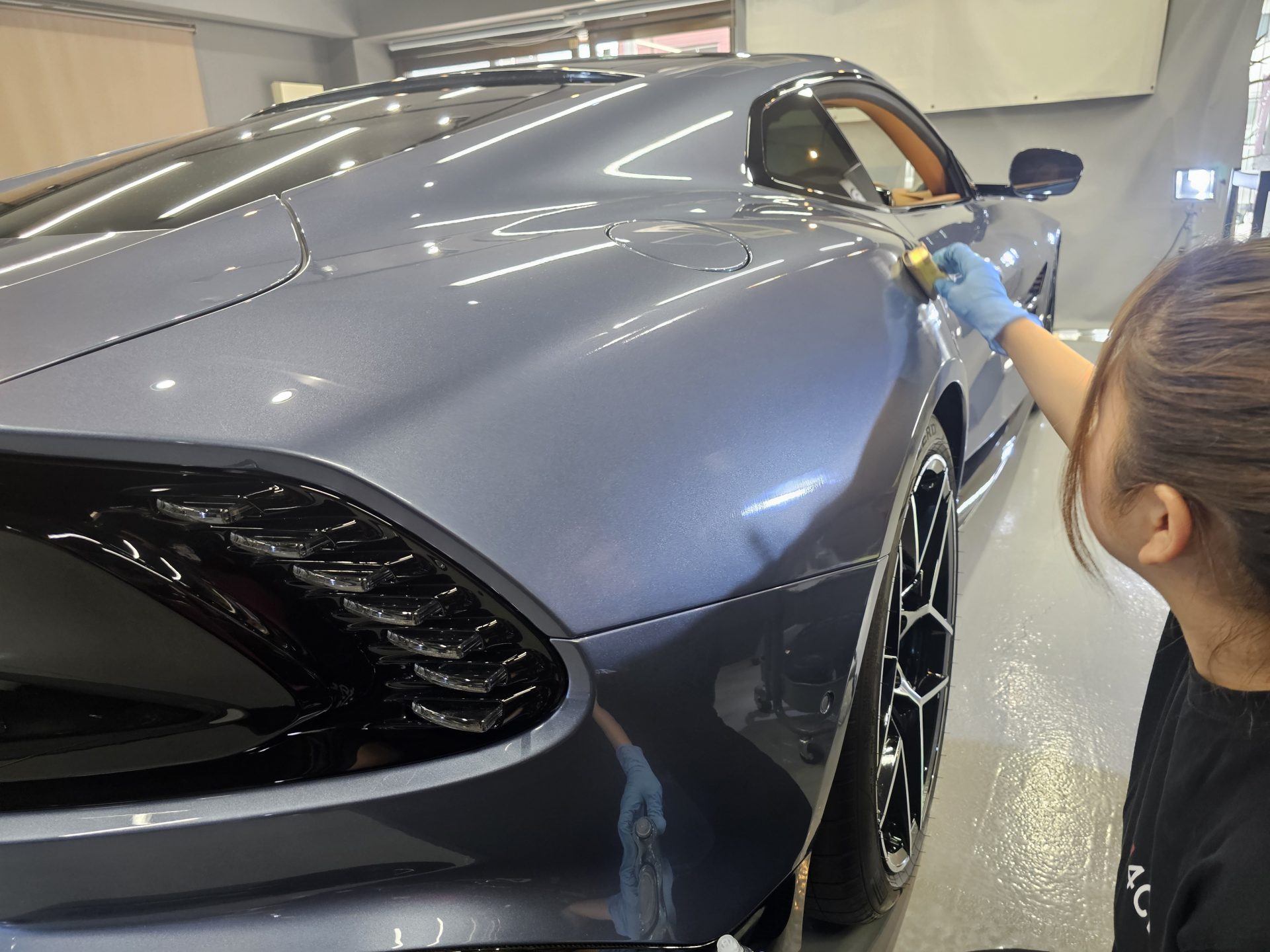 アストンマーティンヴァンキッシュ AstonMartin Vanquish 新車トップコート施工風景