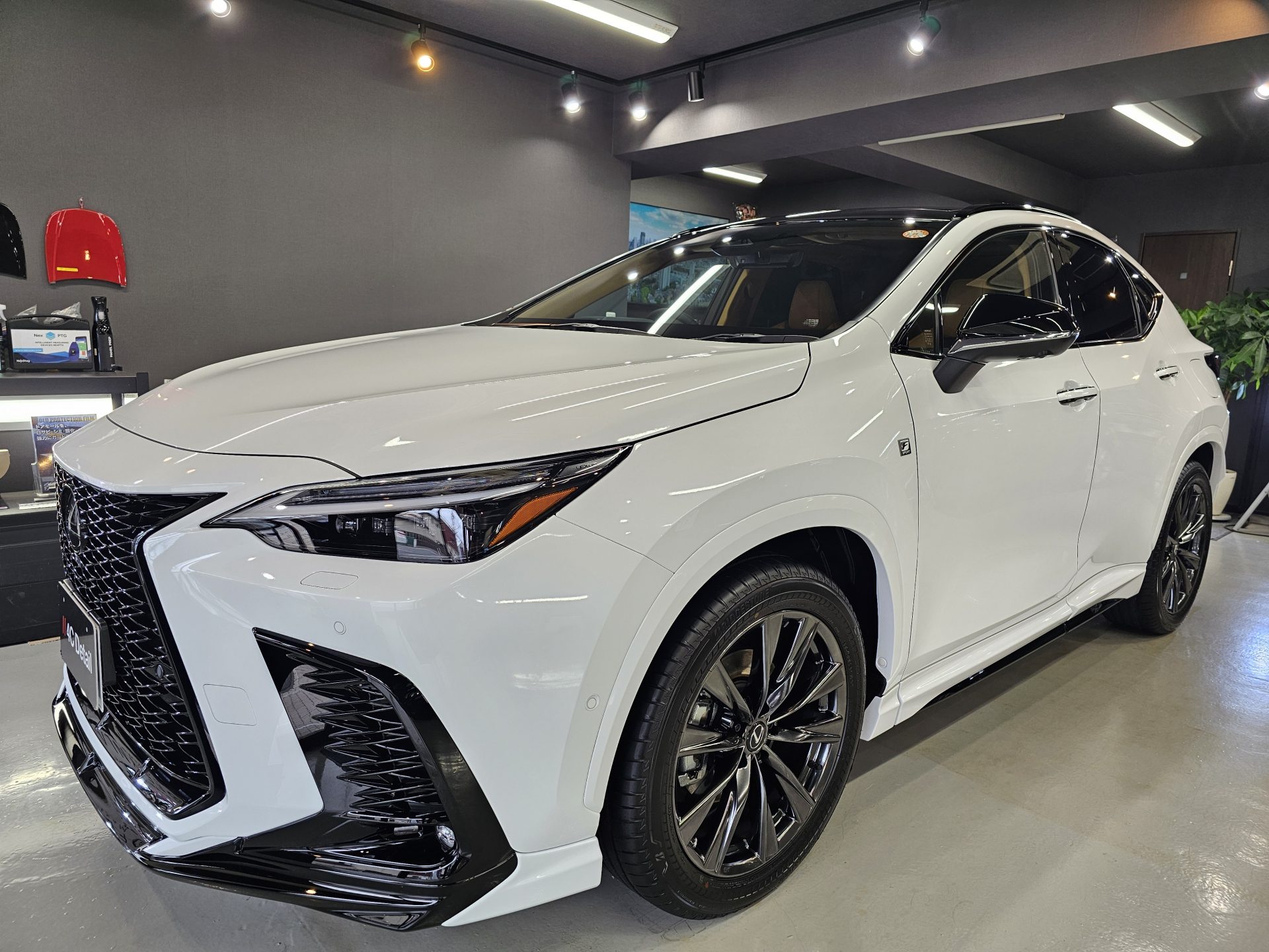 新車レクサスNX350h 自己修復機能付FEYNLABヒールライトセラミックコーティング＆レザーシートコーティング 東京都港区