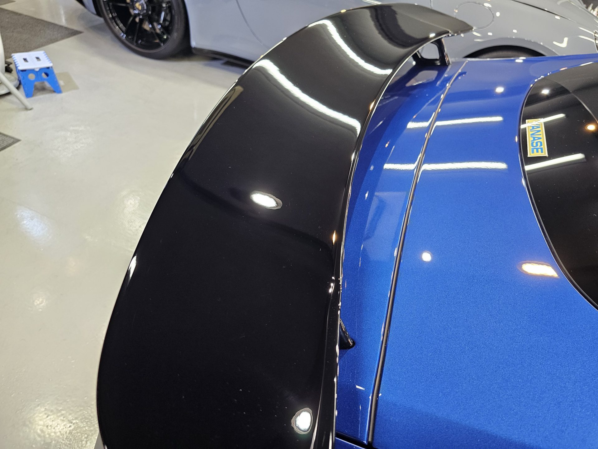 AMG GT43クーペ 新車 スポイラー薄傷除去