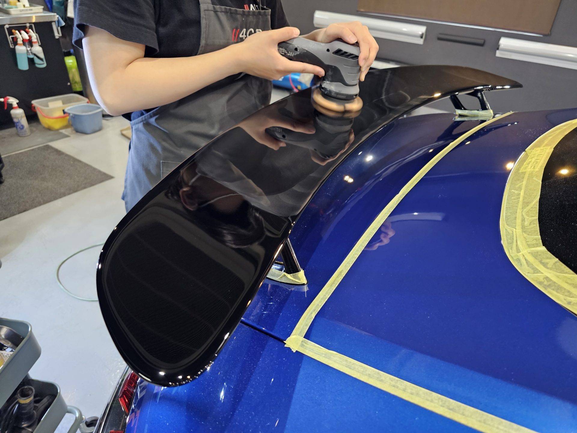 AMG GT43クーペ 新車 リアスポイラー磨き