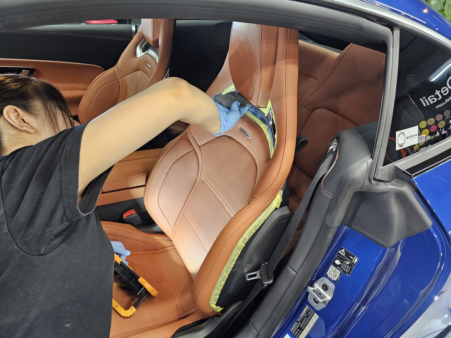 AMG GT43クーペ 新車 レザーシートコーティング施工風景