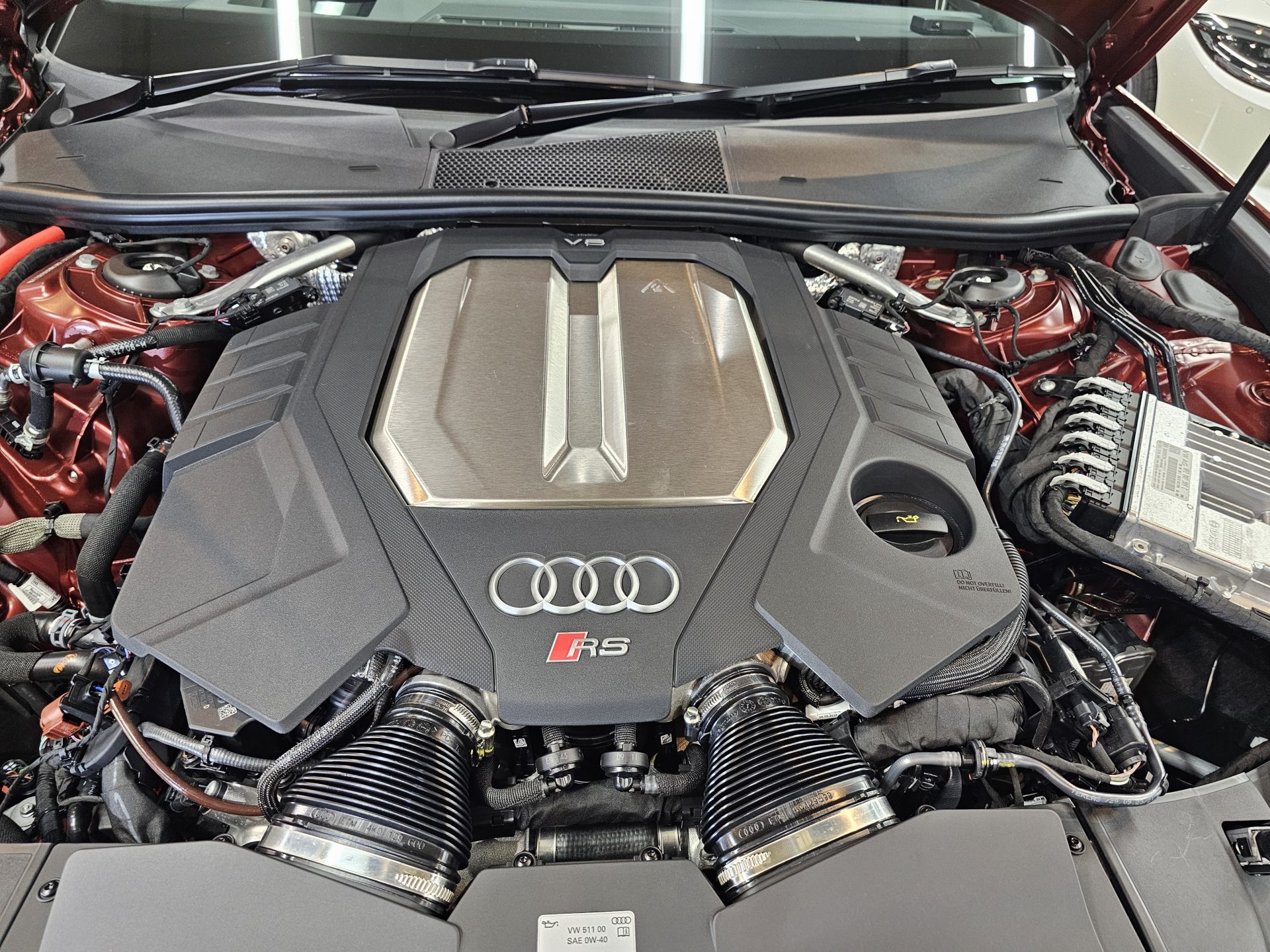 アウディRS6アバント 新車 V8エンジン