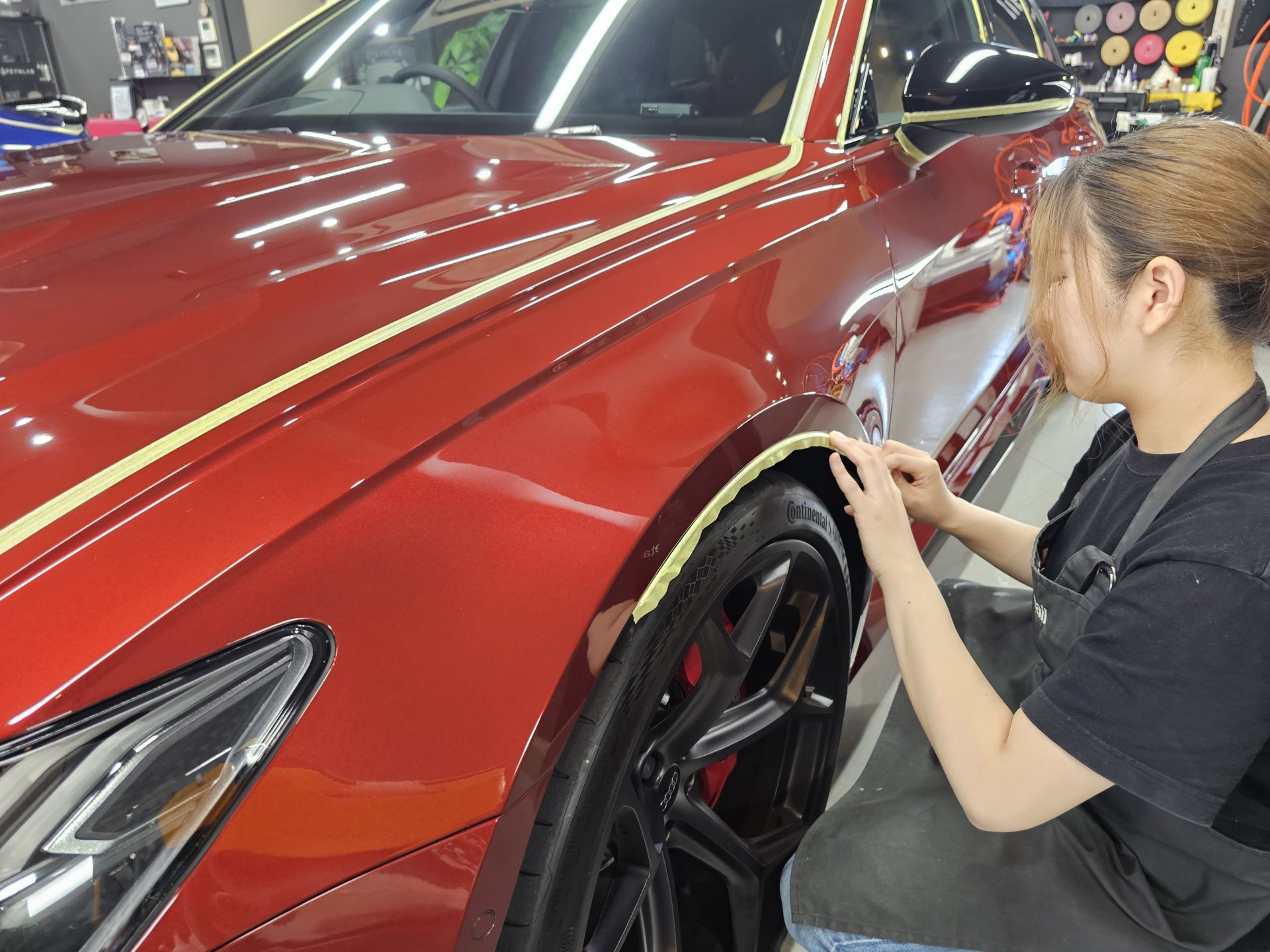 アウディRS6アバント 新車 マスキング作業