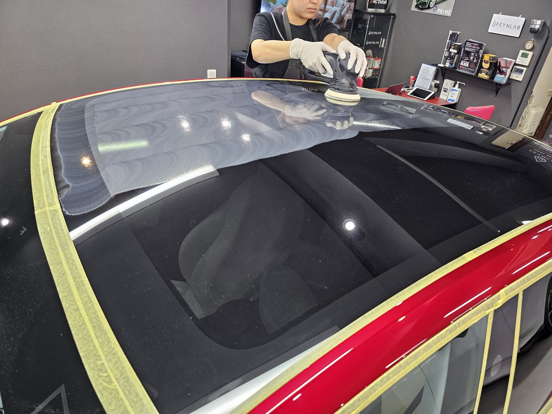 TESLAモデルYジュニパー ウルトラレッド ガラスルーフ下地処理
