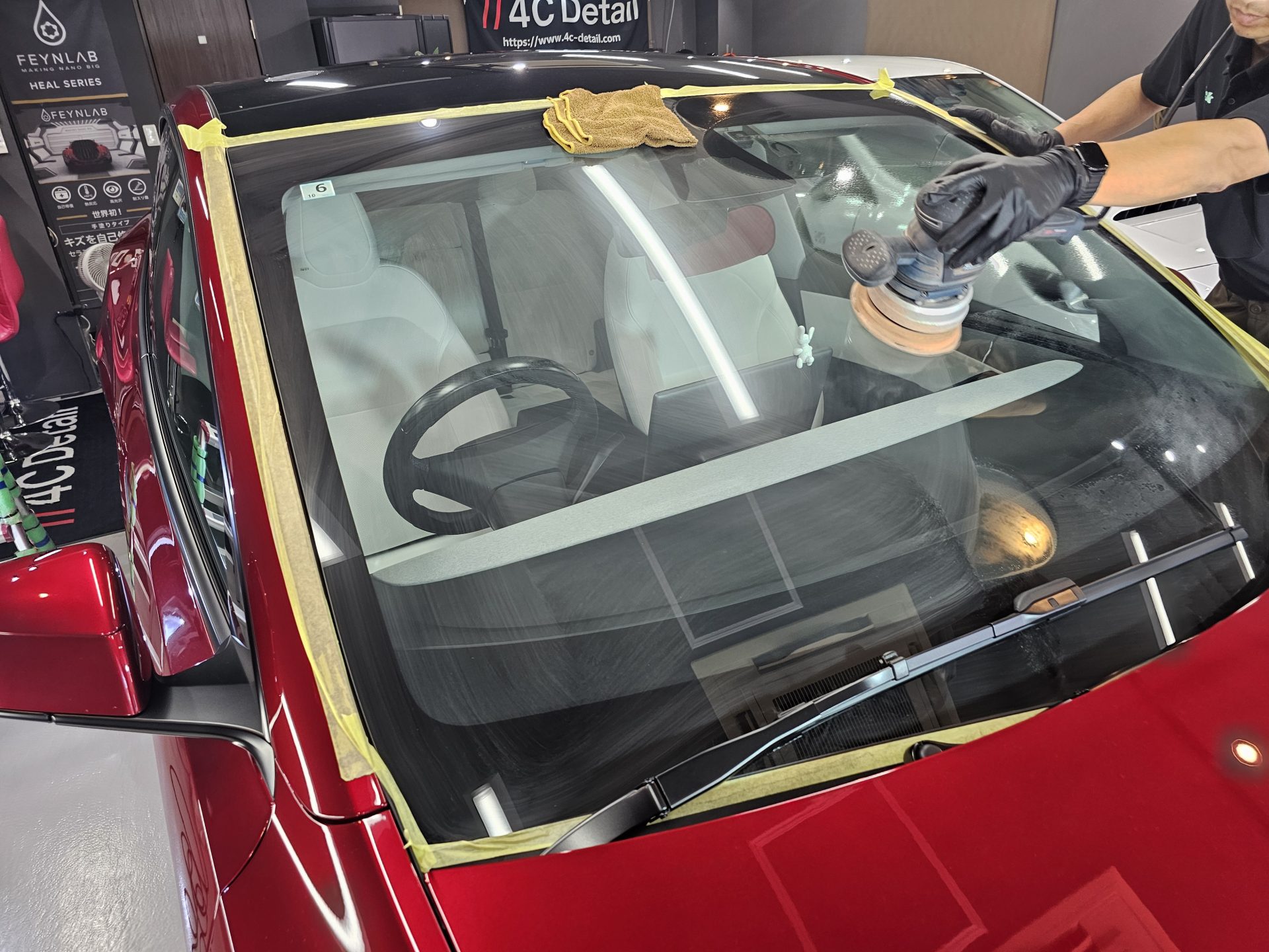 TESLAモデルYジュニパー ウルトラレッド フロントガラス下地処理