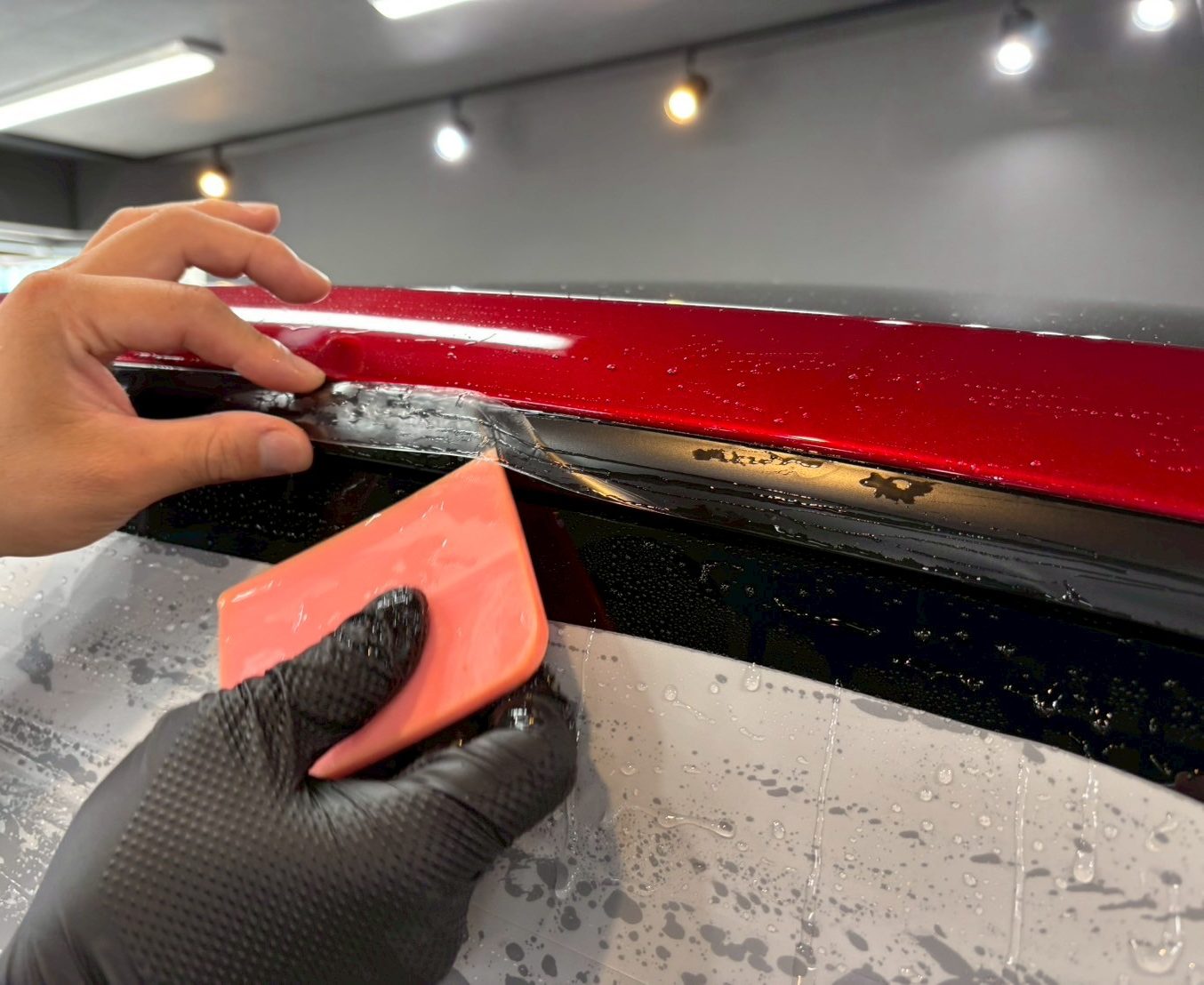 TESLAモデルYジュニパー ウルトラレッド モールプロテクションフィルム施工 マット