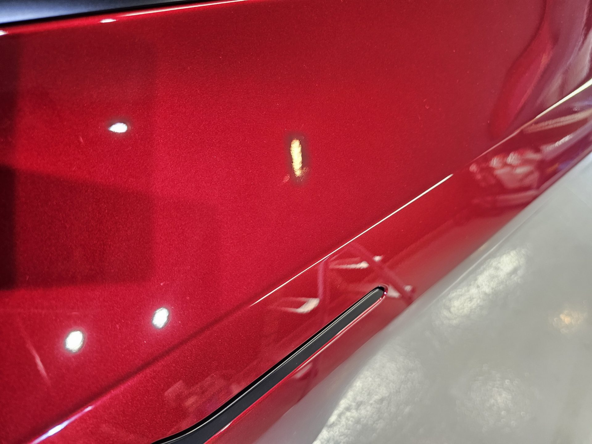 TESLAモデルYジュニパー ウルトラレッド 付着物