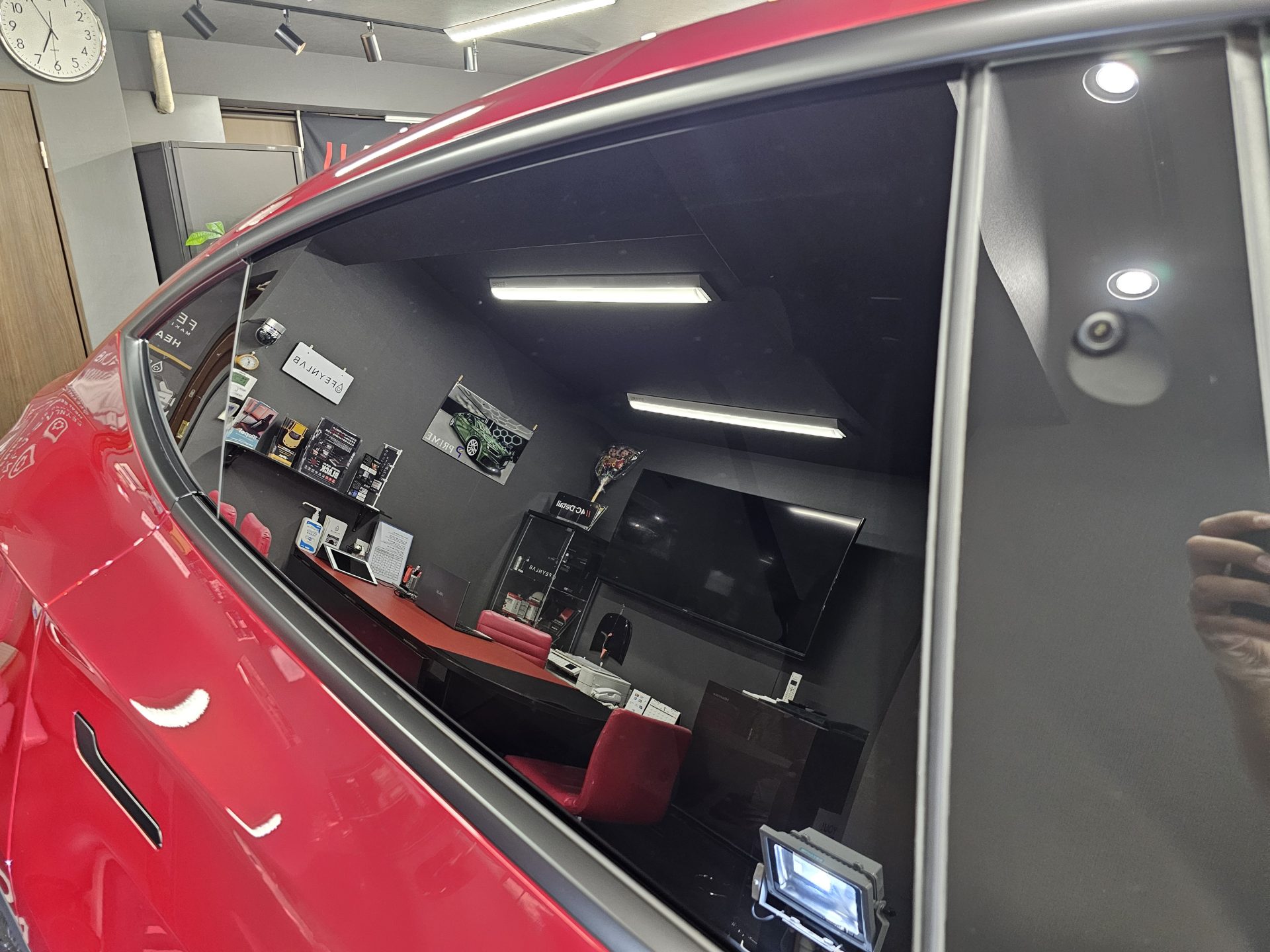 TESLAモデルYジュニパー ウルトラレッド 断熱スモークカーフィルム