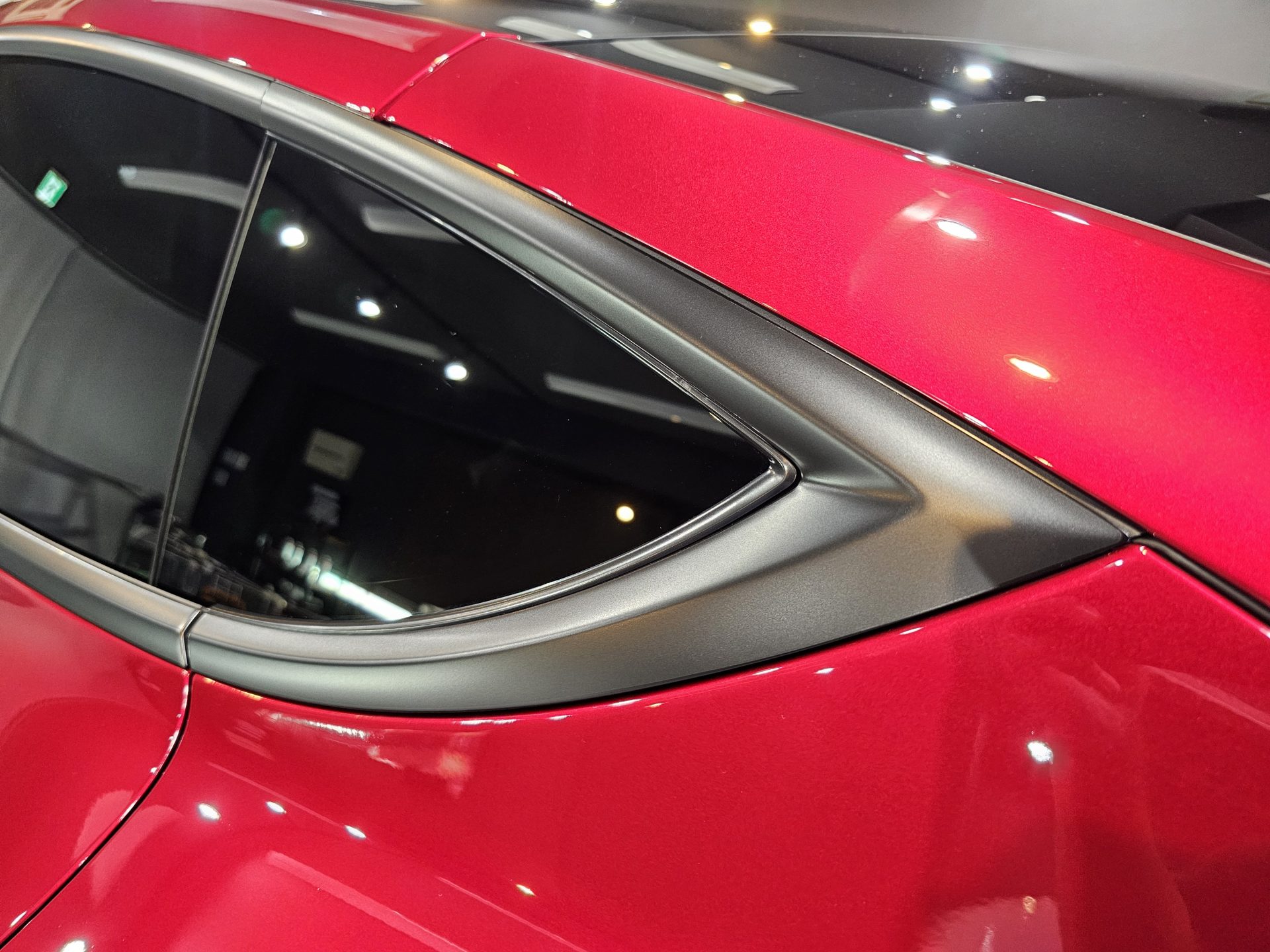 TESLAモデルYジュニパー ウルトラレッド 窓枠モールプロテクション 劣化防止