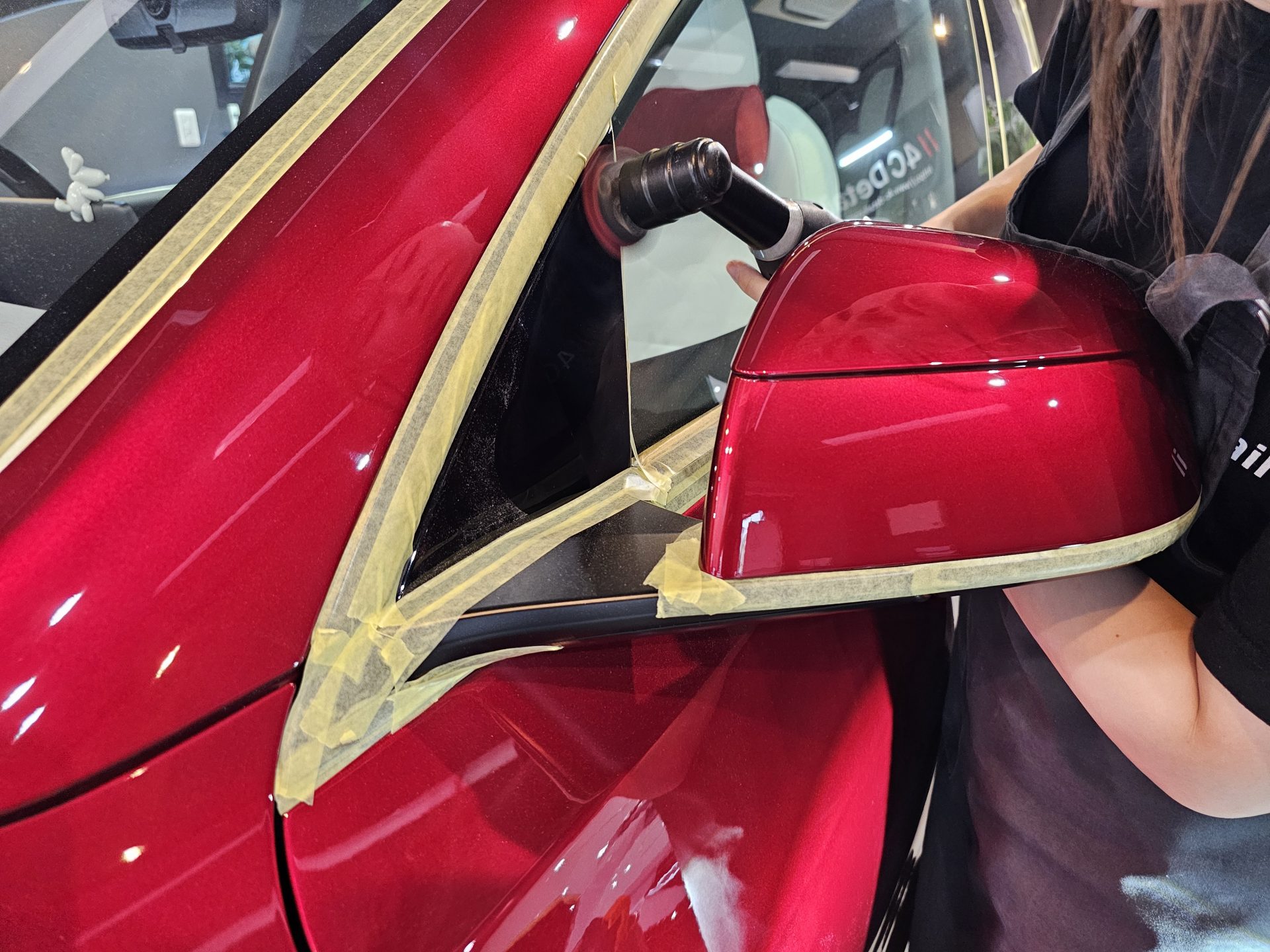 TESLAモデルYジュニパー ウルトラレッド 細部研磨