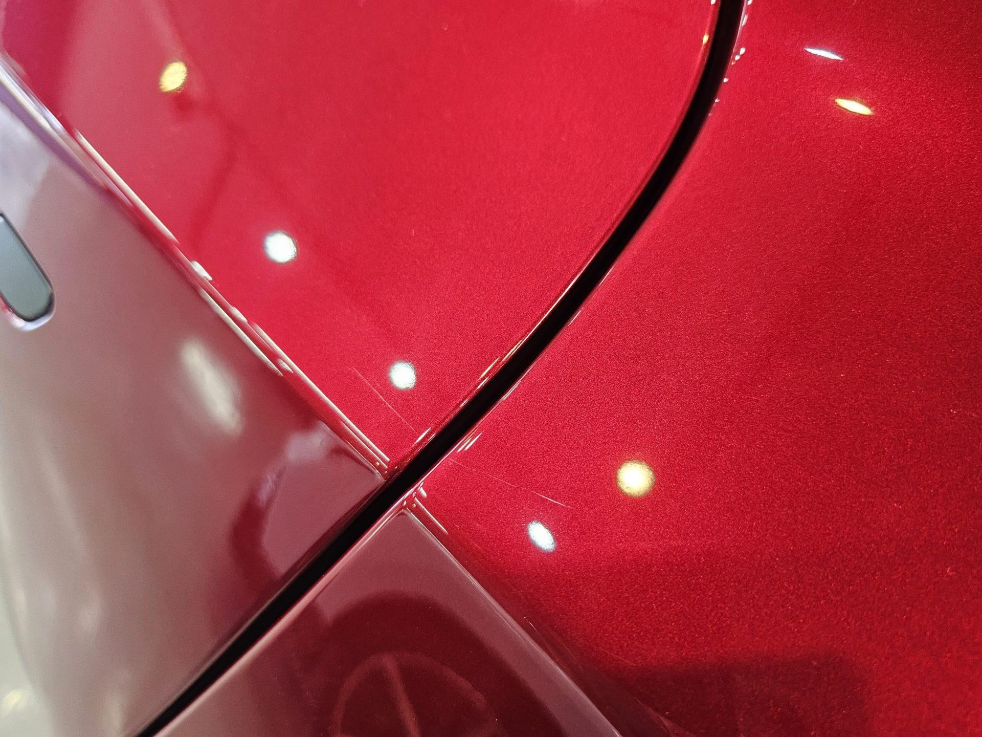 TESLAモデルYジュニパー ウルトラレッド 線傷