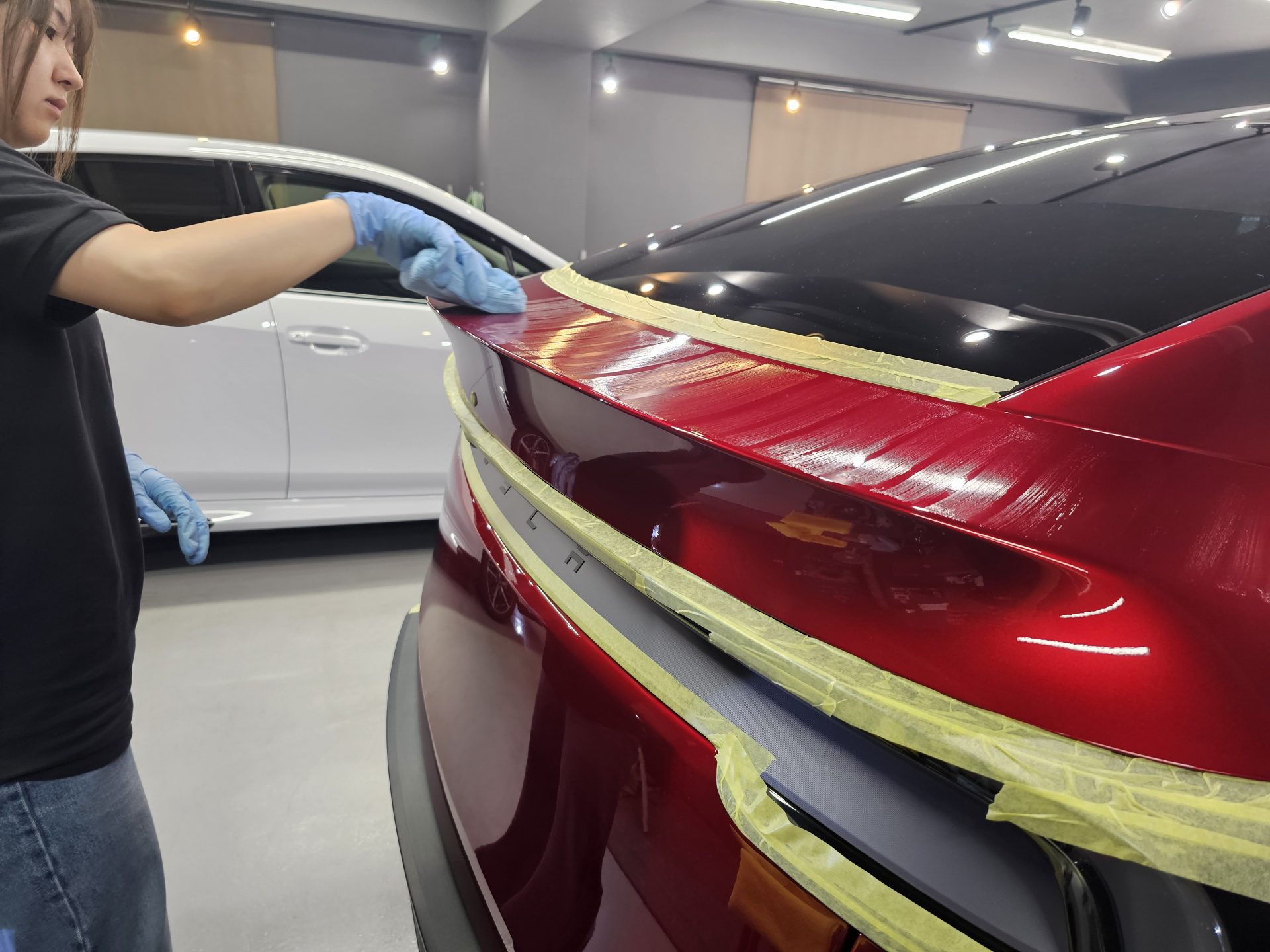 TESLAモデルYジュニパー ウルトラレッド 自己修復機能FEYNLABヒールプラス塗布