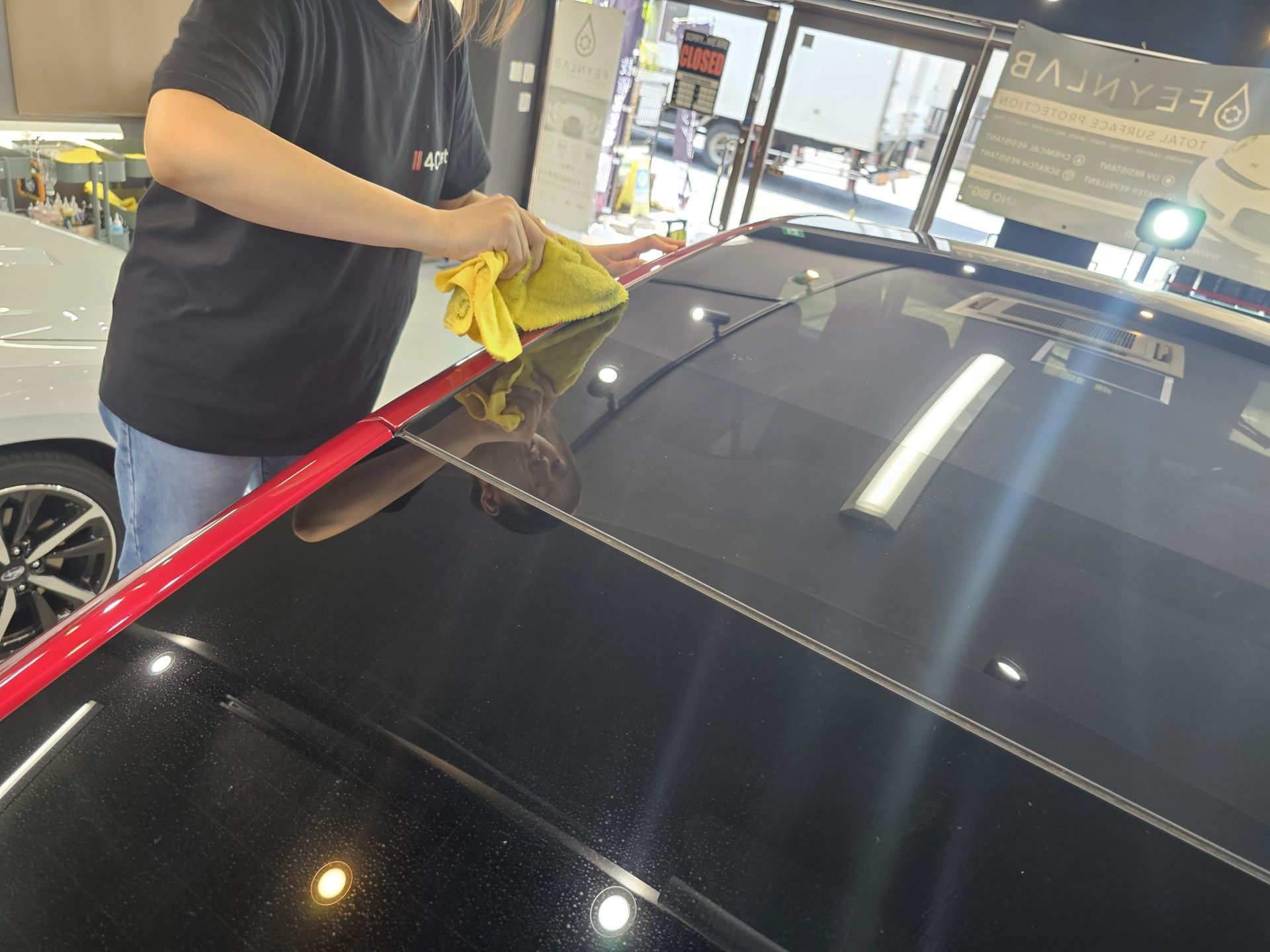 TESLAモデルYジュニパー ウルトラレッド 隙間クリーニング