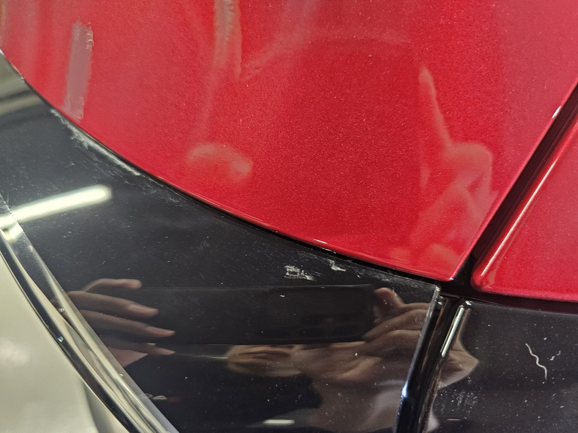 TESLAモデルYジュニパー ウルトラレッド 隙間スケール