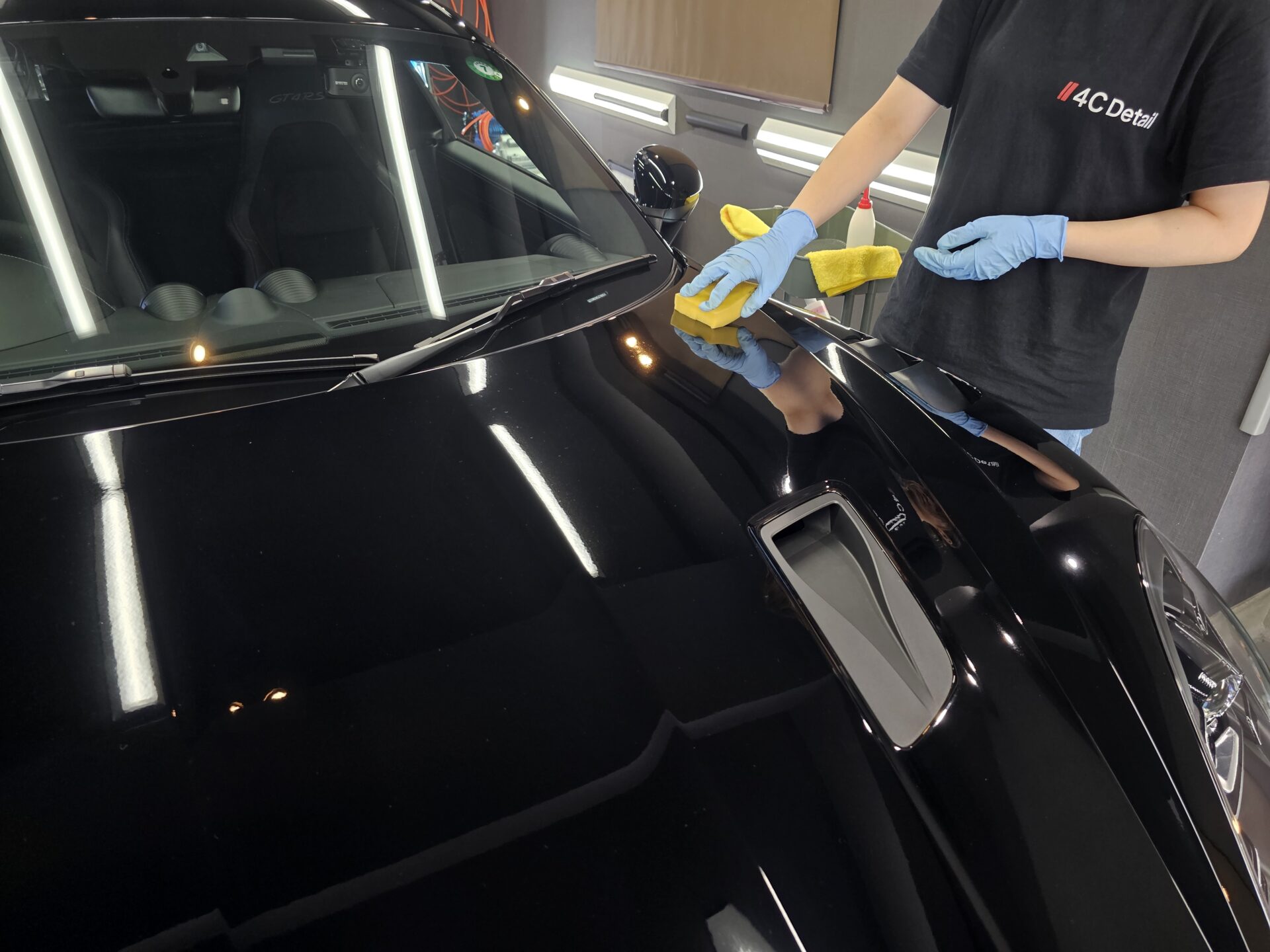 ポルシェ718ケイマンGT4RS ソリッドブラック ppfシミ取りクリーニング