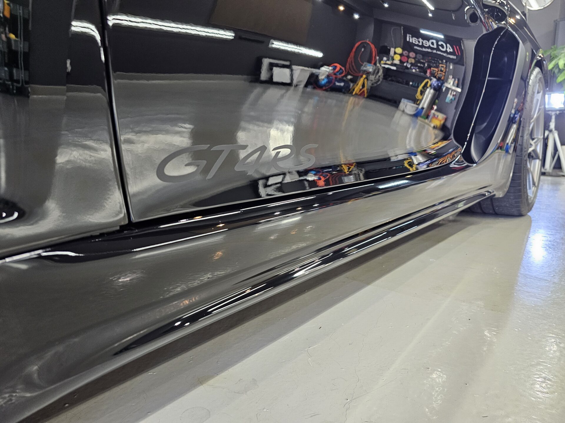 ポルシェ718ケイマンGT4RS ソリッドブラック xpel ppf ロッカーパネル