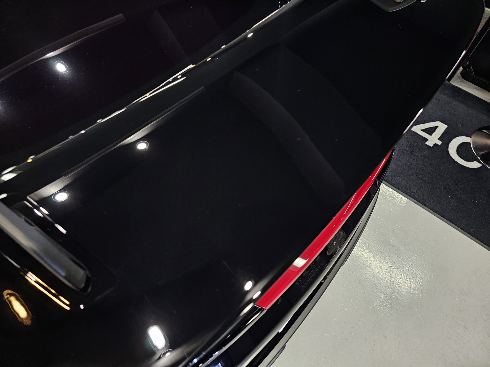 ポルシェ718ケイマンGT4RS ソリッドブラック スポイラーシミ除去