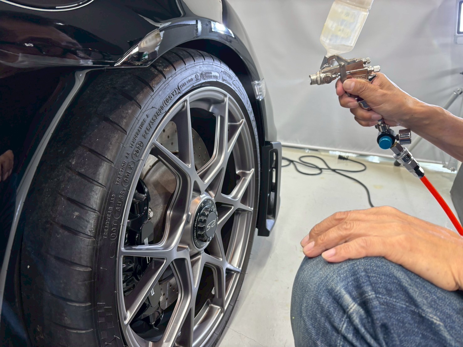 ポルシェ718ケイマンGT4RS ソリッドブラック ホイールコーティングスプレー工法