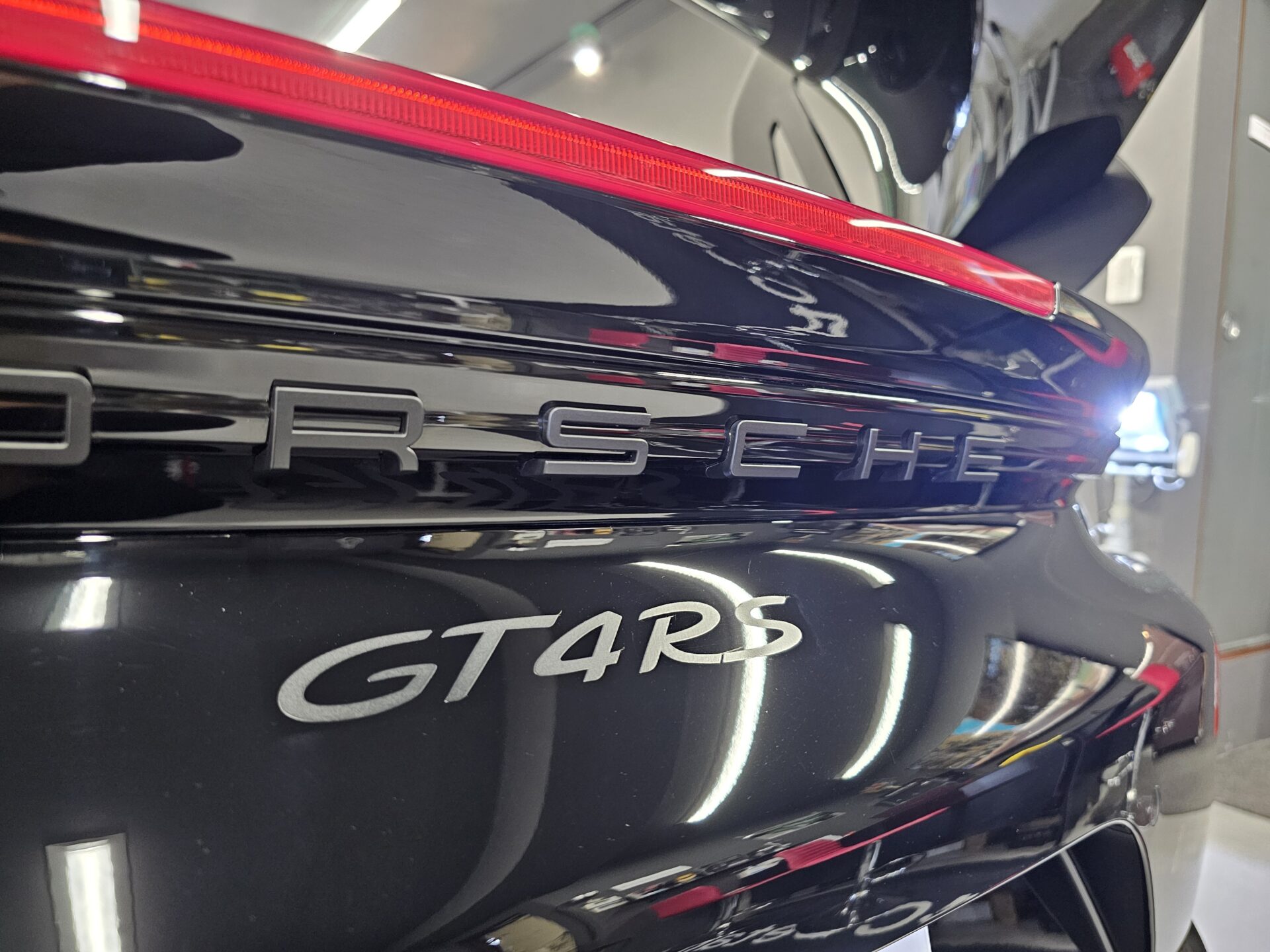 ポルシェ718ケイマンGT4RS ソリッドブラック リアバンパーフィルム施工前