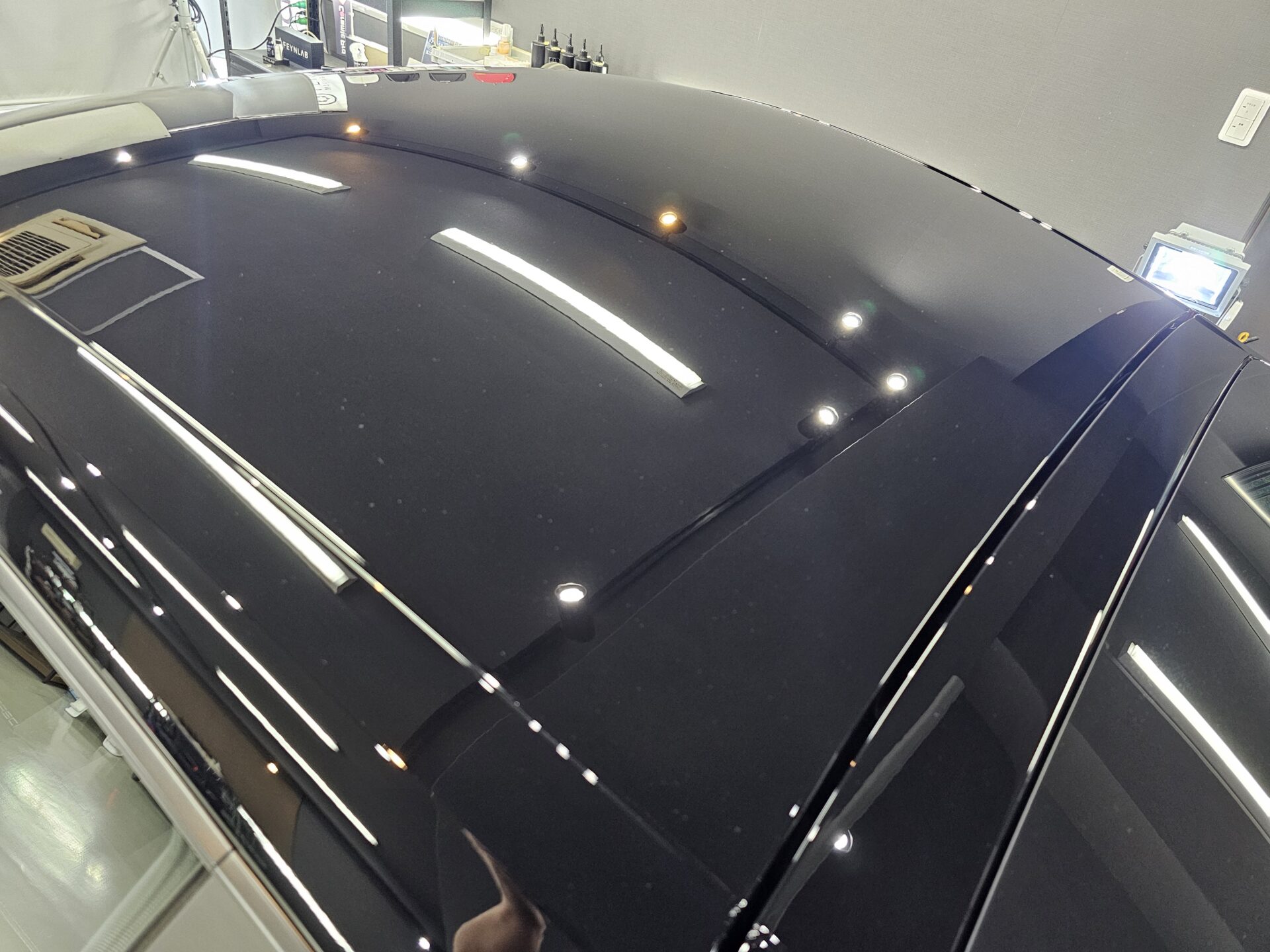 ポルシェ718ケイマンGT4RS ソリッドブラック ルーフシミ除去