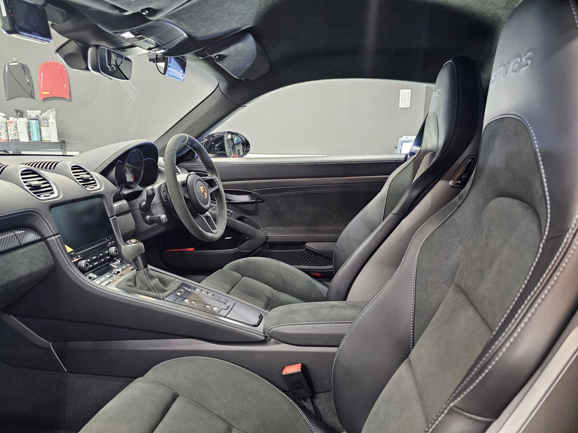 ポルシェ718ケイマンGT4RS ソリッドブラック 内装レザーシートアルカンターラコーティング